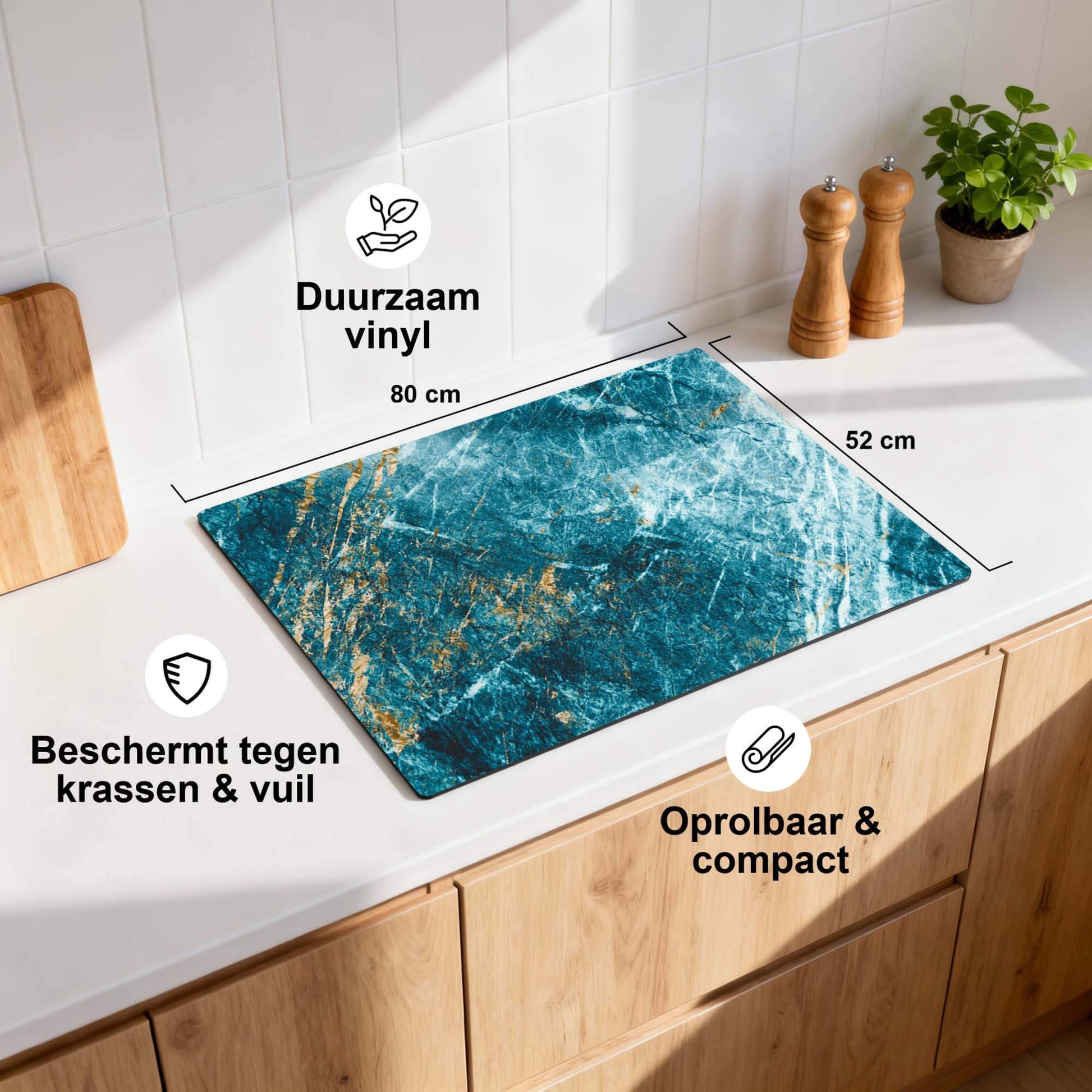 Deep Ocean Marble – Inductie Beschermer op keukenblad, duurzaam vinyl, bescherming tegen krassen en vuil.