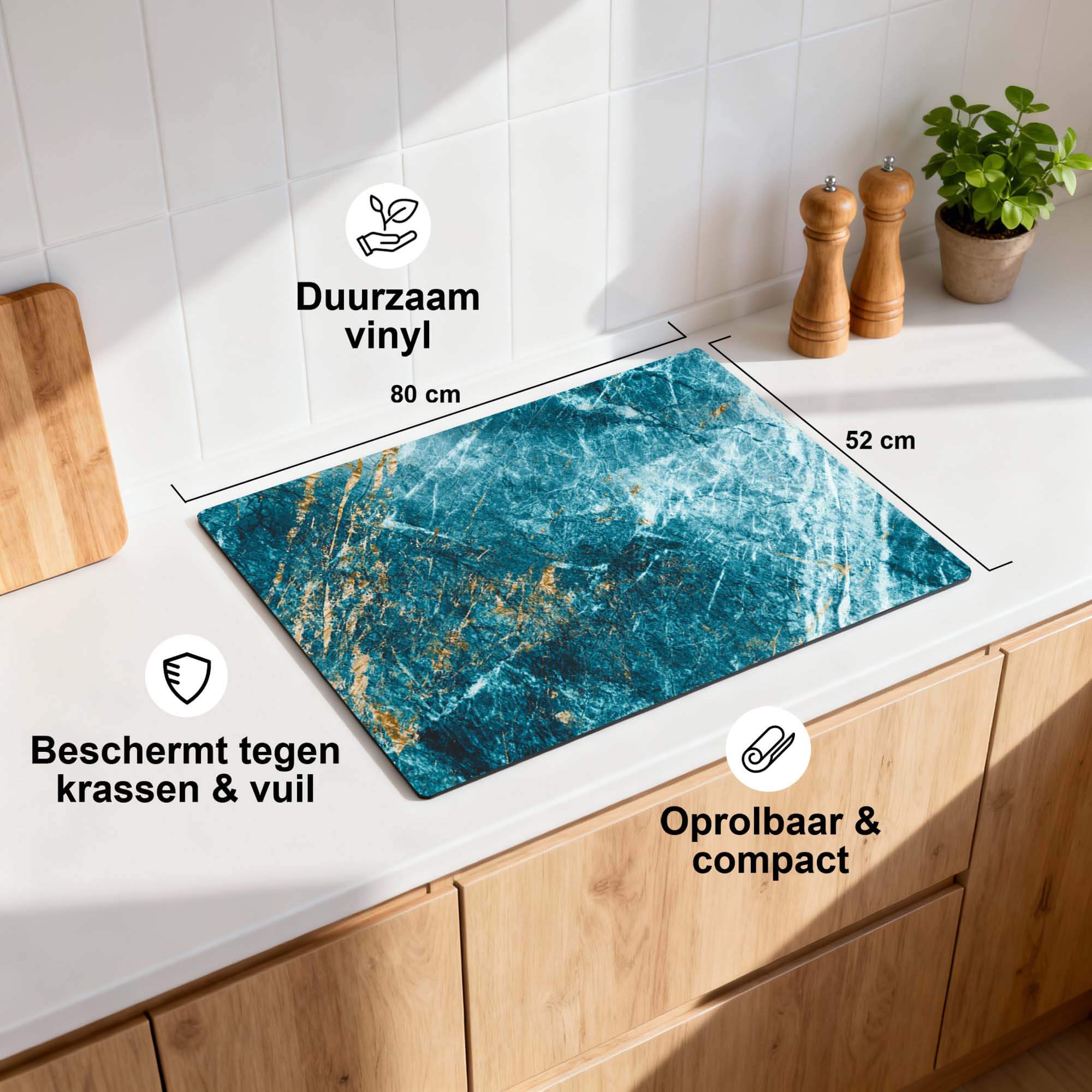 Deep Ocean Marble – Inductie Beschermer op keukenblad, duurzaam vinyl, bescherming tegen krassen en vuil.