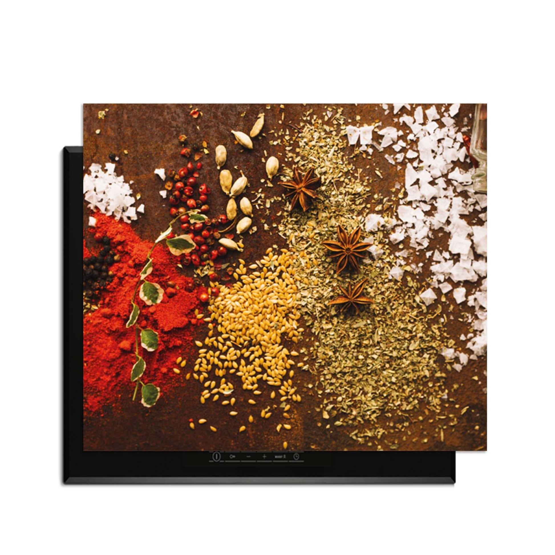 Spice Symphony – Inductie Beschermer met kleurrijke specerijen op een kookplaat.