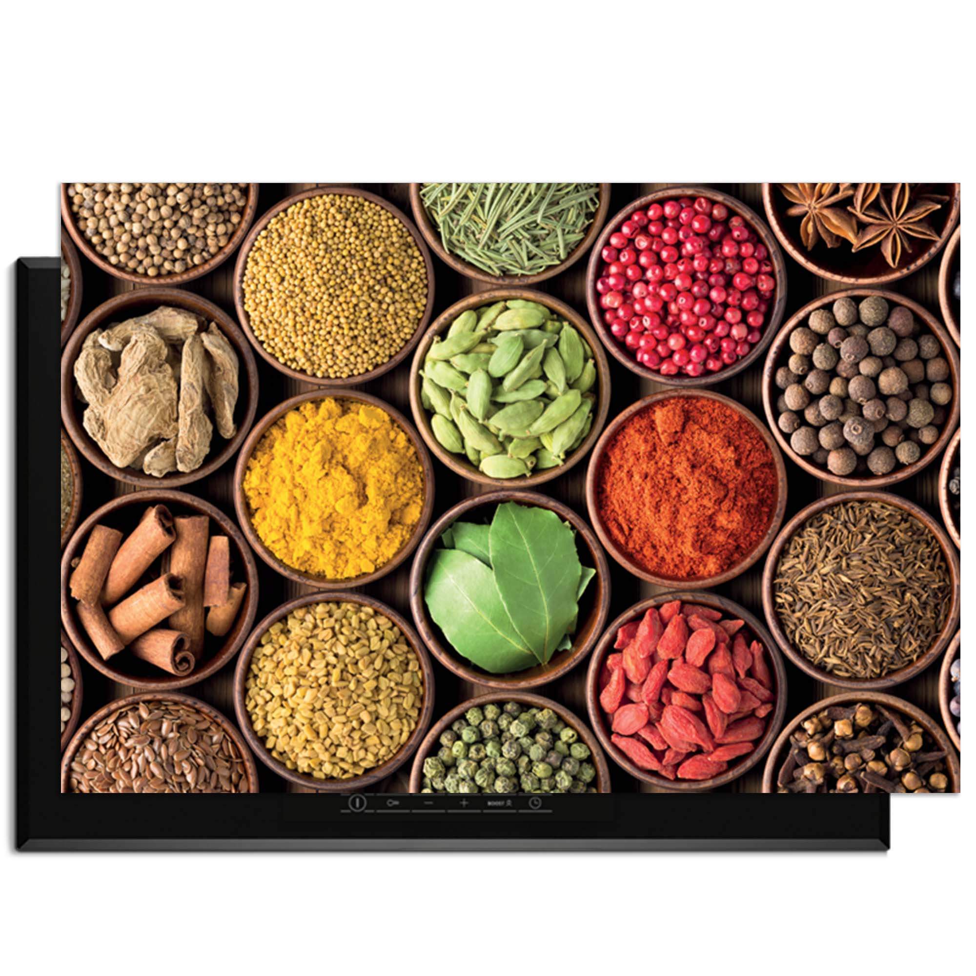 Spice Harmony – Inductie Beschermer met een kleurrijke collectie kruiden en specerijen in ronde bussen.