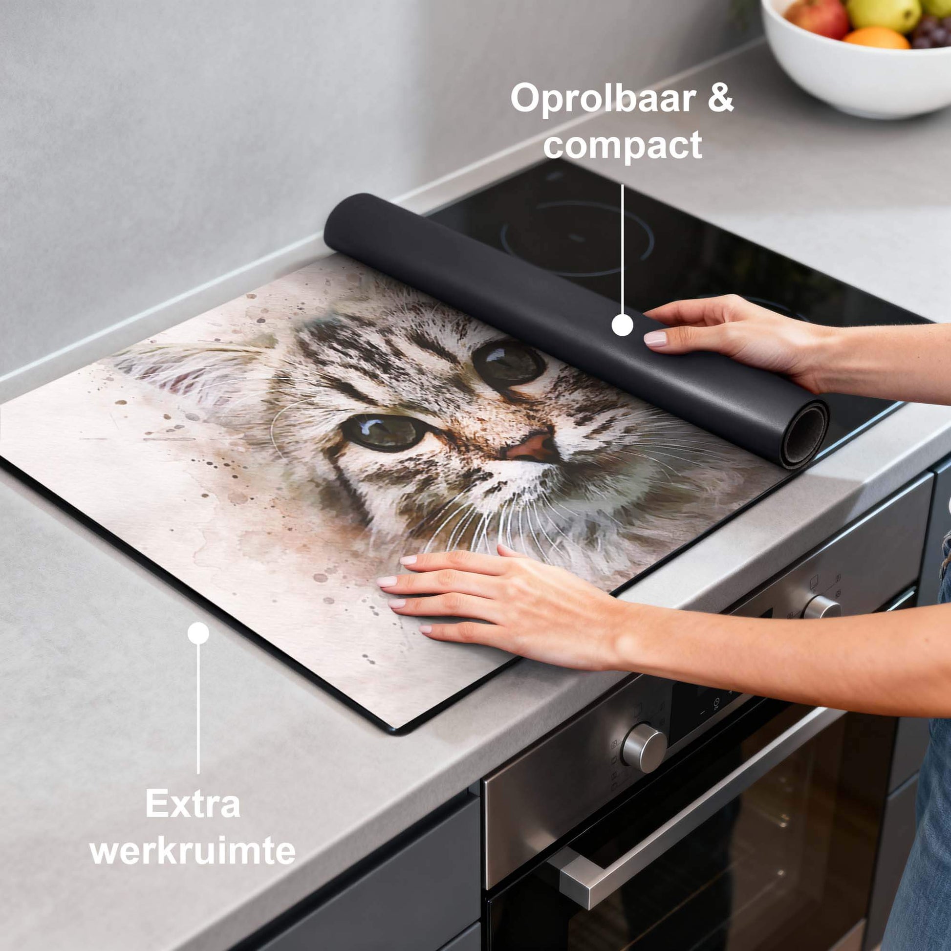 Majestic Cat - Inductie Beschermer op een kookplaat, biedt extra werkruimte en is oprolbaar & compact.