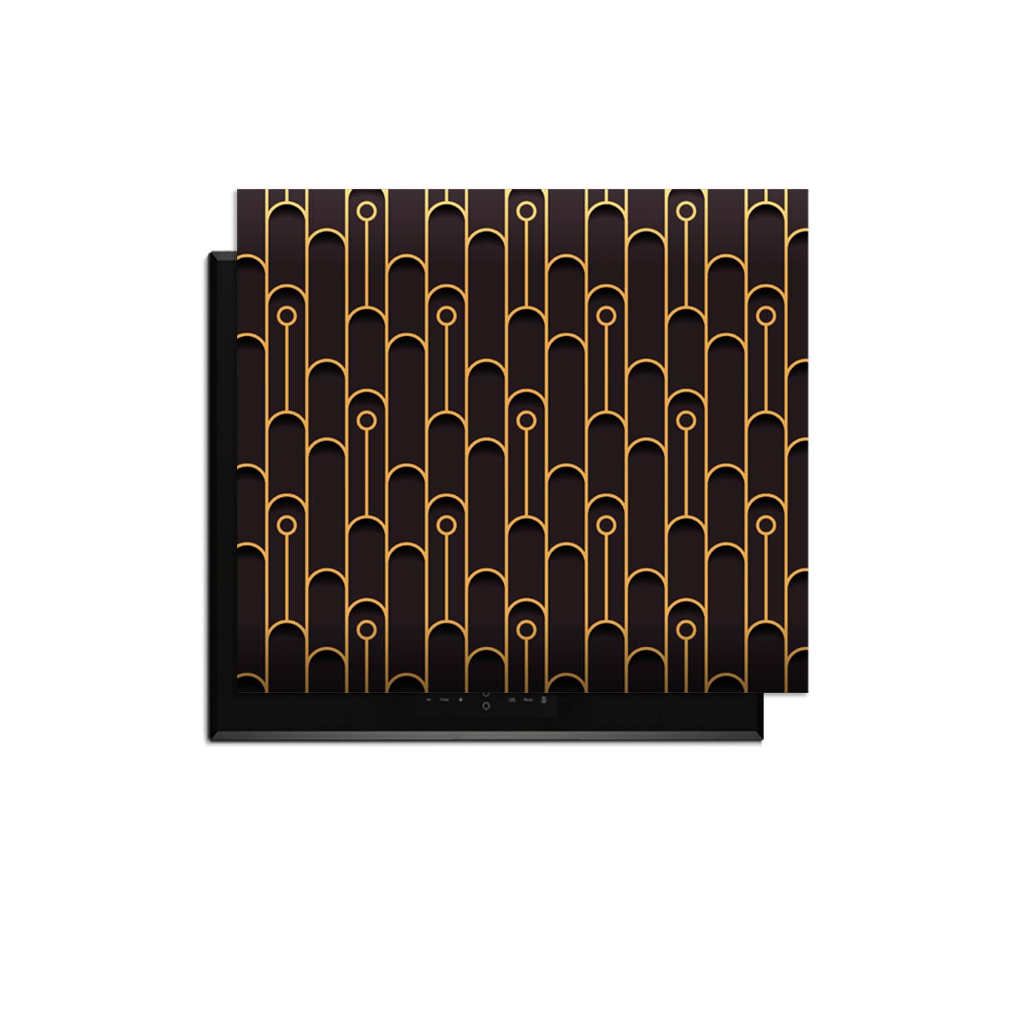 Golden Arc – Inductie Beschermer met elegant geometrisch patroon in zwart-goud.