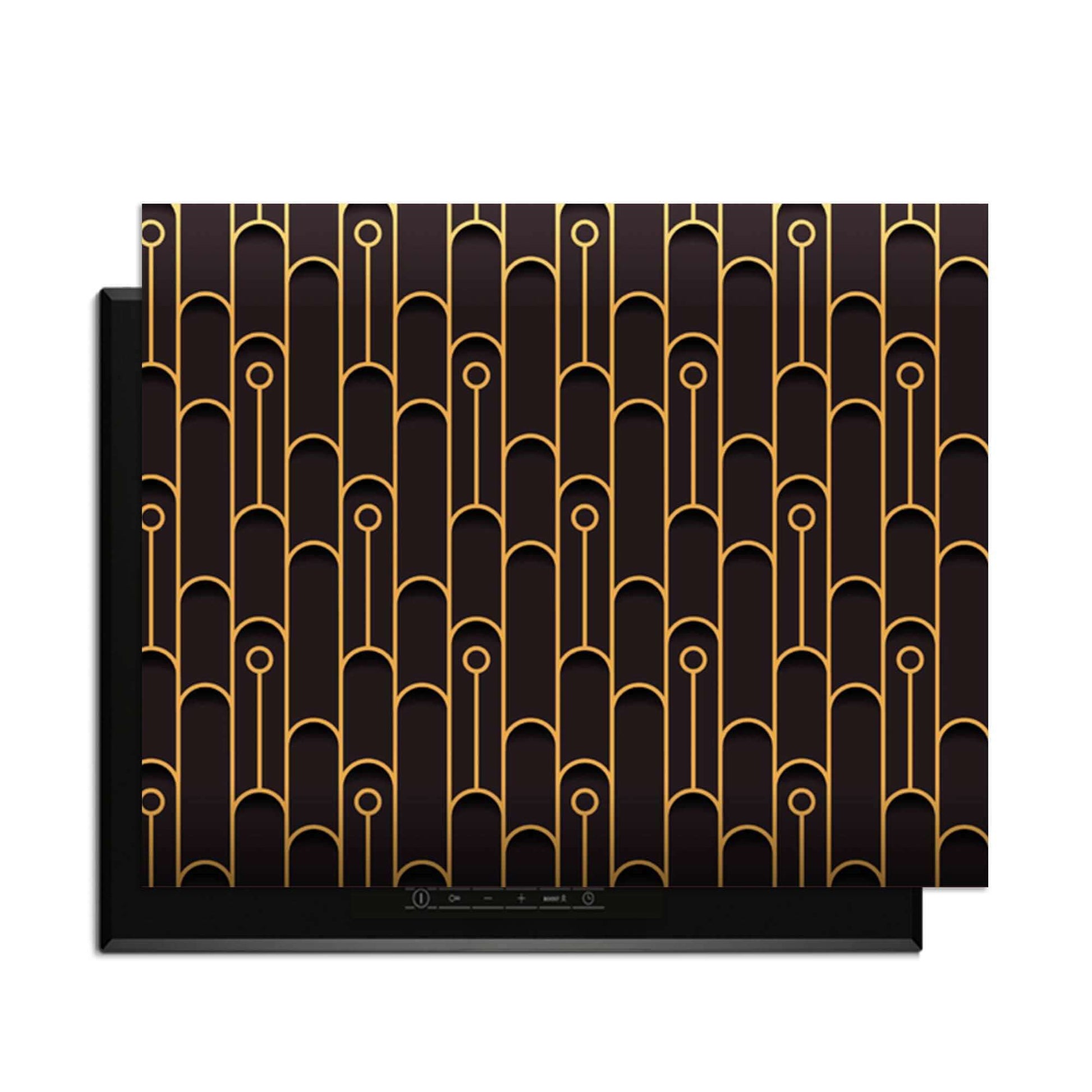 Golden Arc – Inductie Beschermer met elegant geometrisch patroon in goud en zwart, perfect voor je keuken.