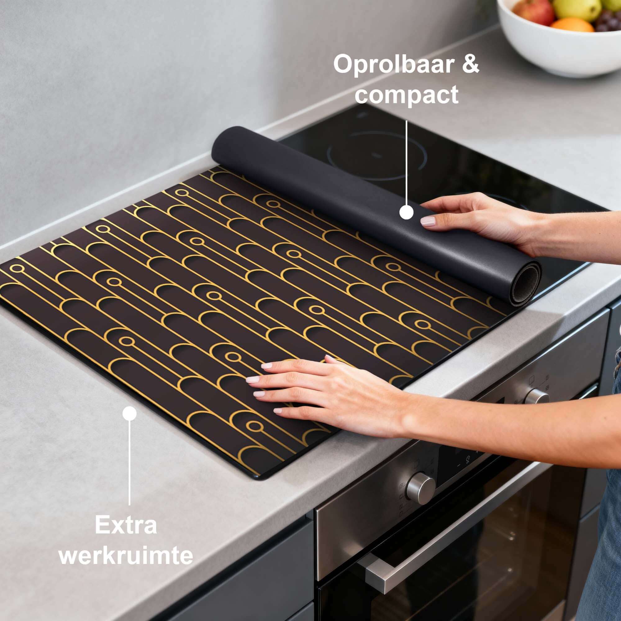Golden Arc – Inductie Beschermer op de kookplaat, oprolbaar en compact voor extra werkruimte.