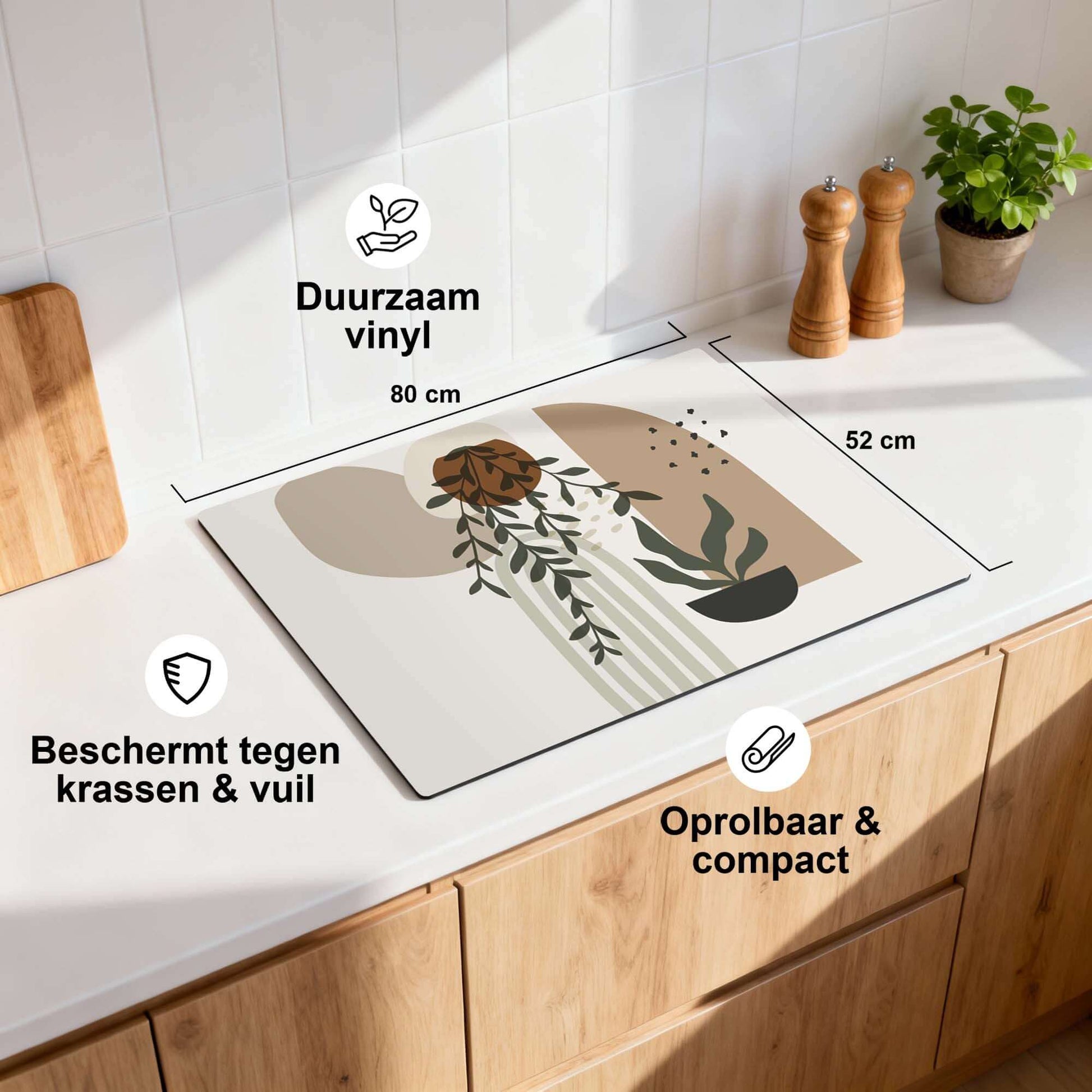Botanical Harmony - Japandi Induction Protector auf einer Küchenarbeitsplatte mit haltbarem Vinyl und Abmessungen.