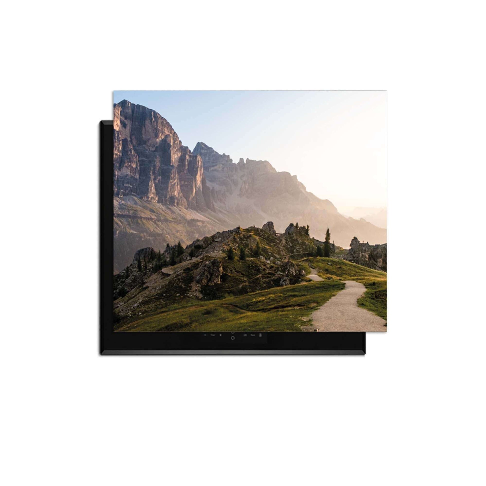 Morning Trails – Inductie Beschermer met een serene berglandschap in zachte ochtendkleuren.