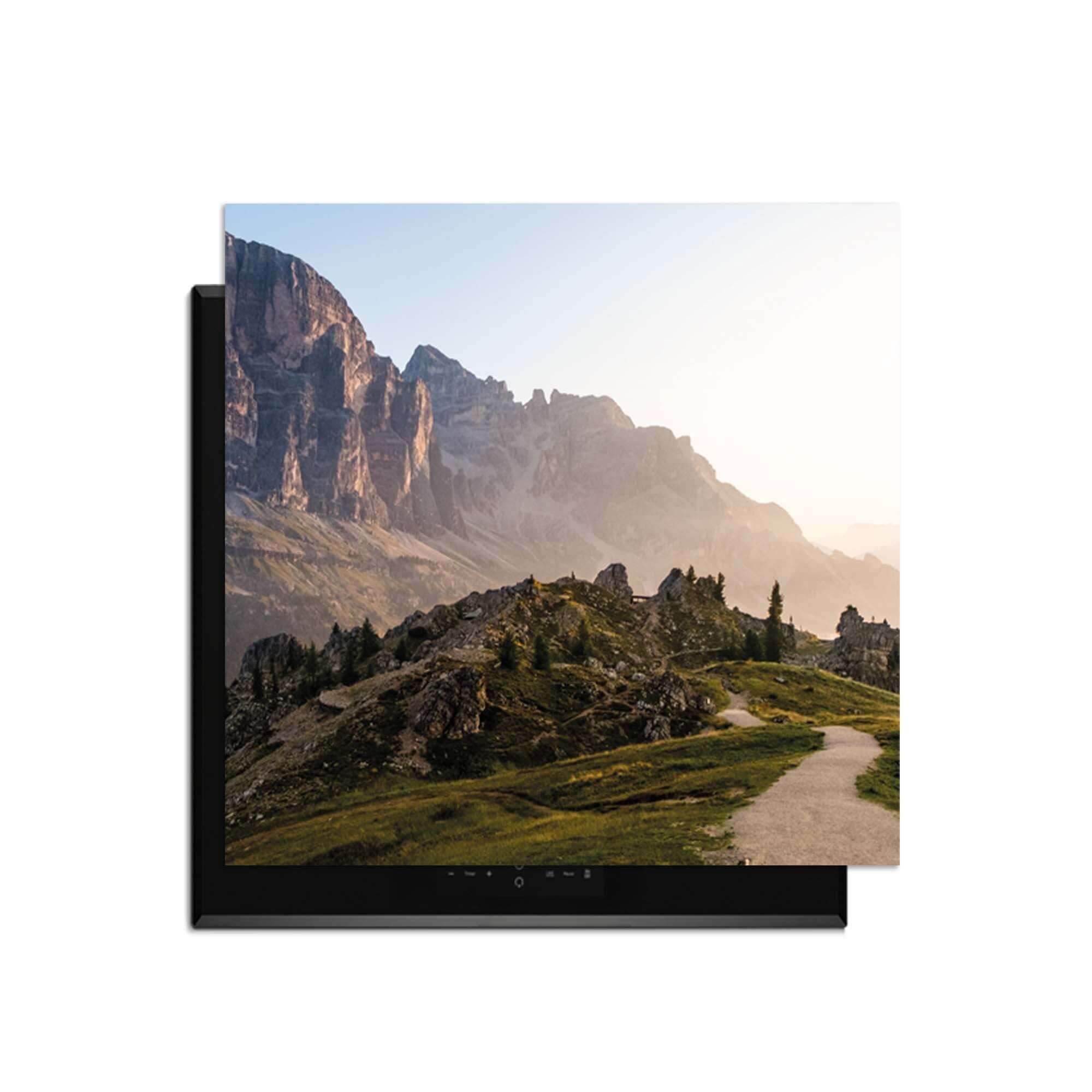 Morning Trails – Inductie Beschermer met prachtig berglandschap en serene ochtendkleuren