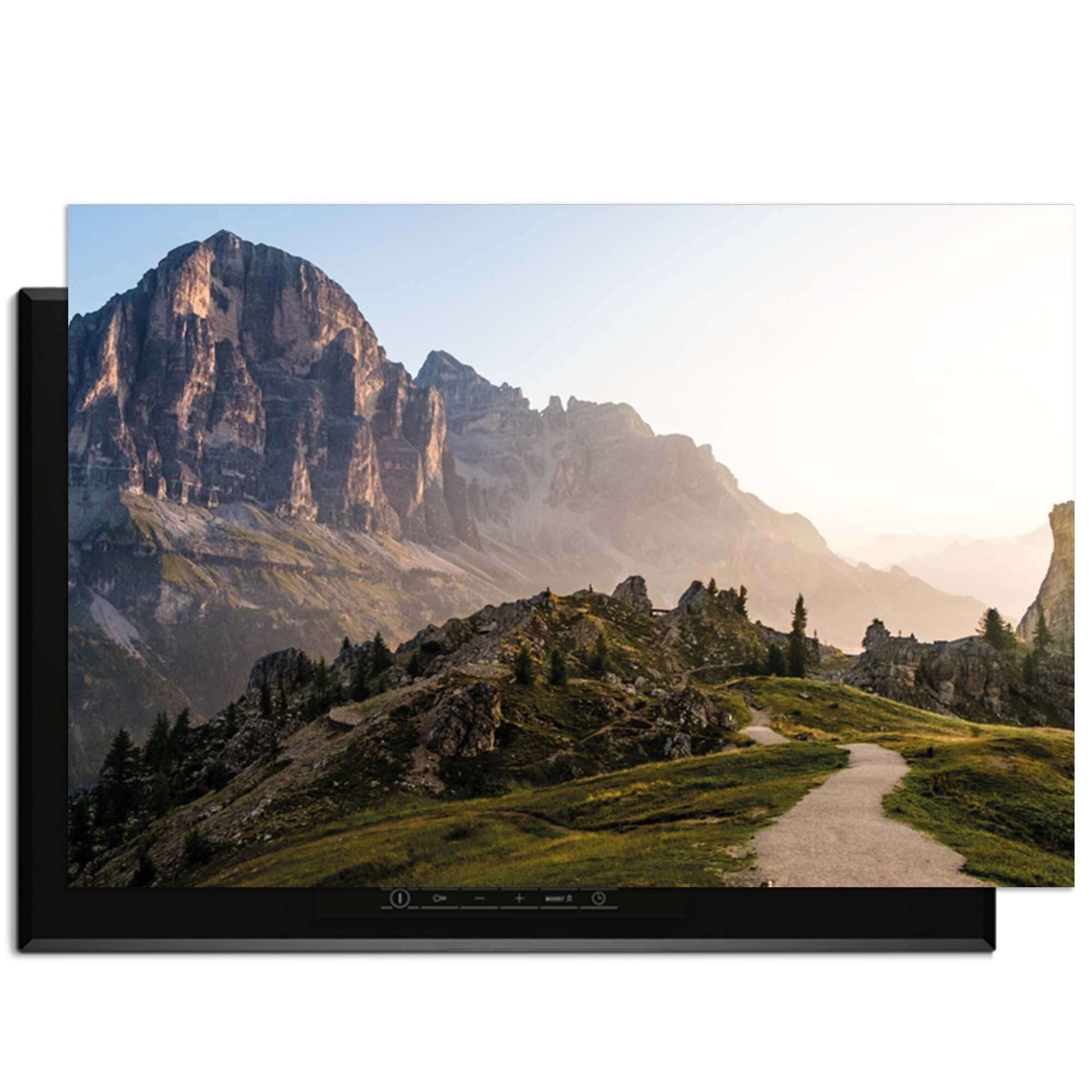 Morning Trails – Inductie Beschermer met serene bergen en een wandelpad in zachte ochtendkleuren.