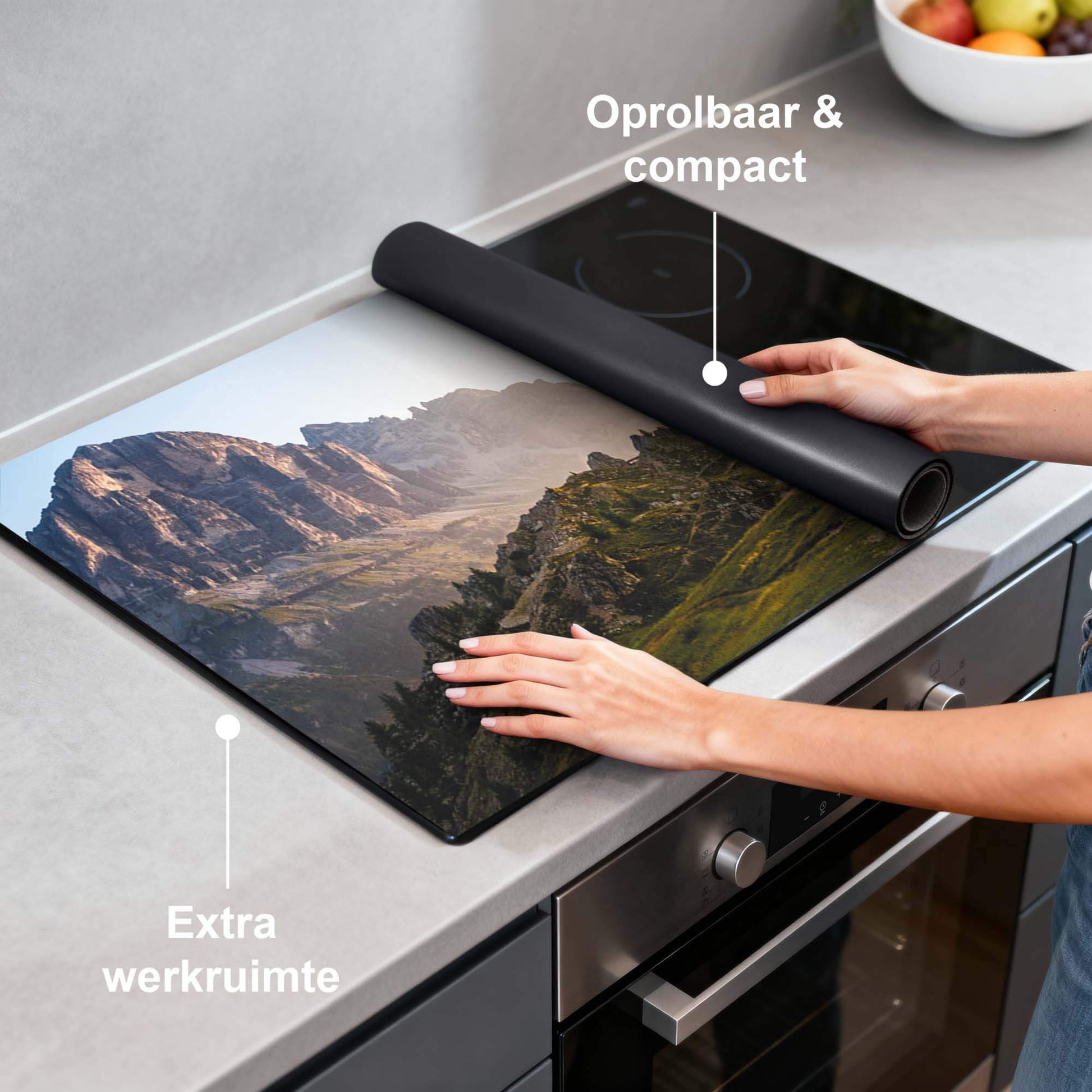 Morning Trails – Inductie Beschermer met berglandschap op kookplaat, voor extra werkruimte en comfort.