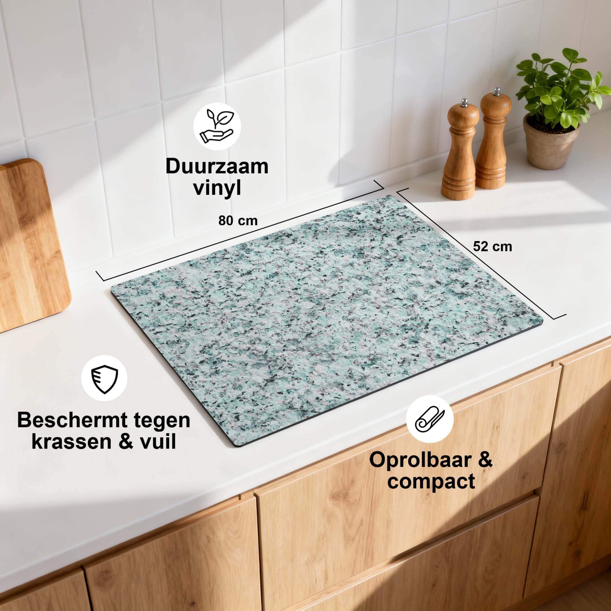Baltic Mist - Inductie Beschermer op een aanrecht, duurzaam vinyl met een blauwgrijs graniet-design.