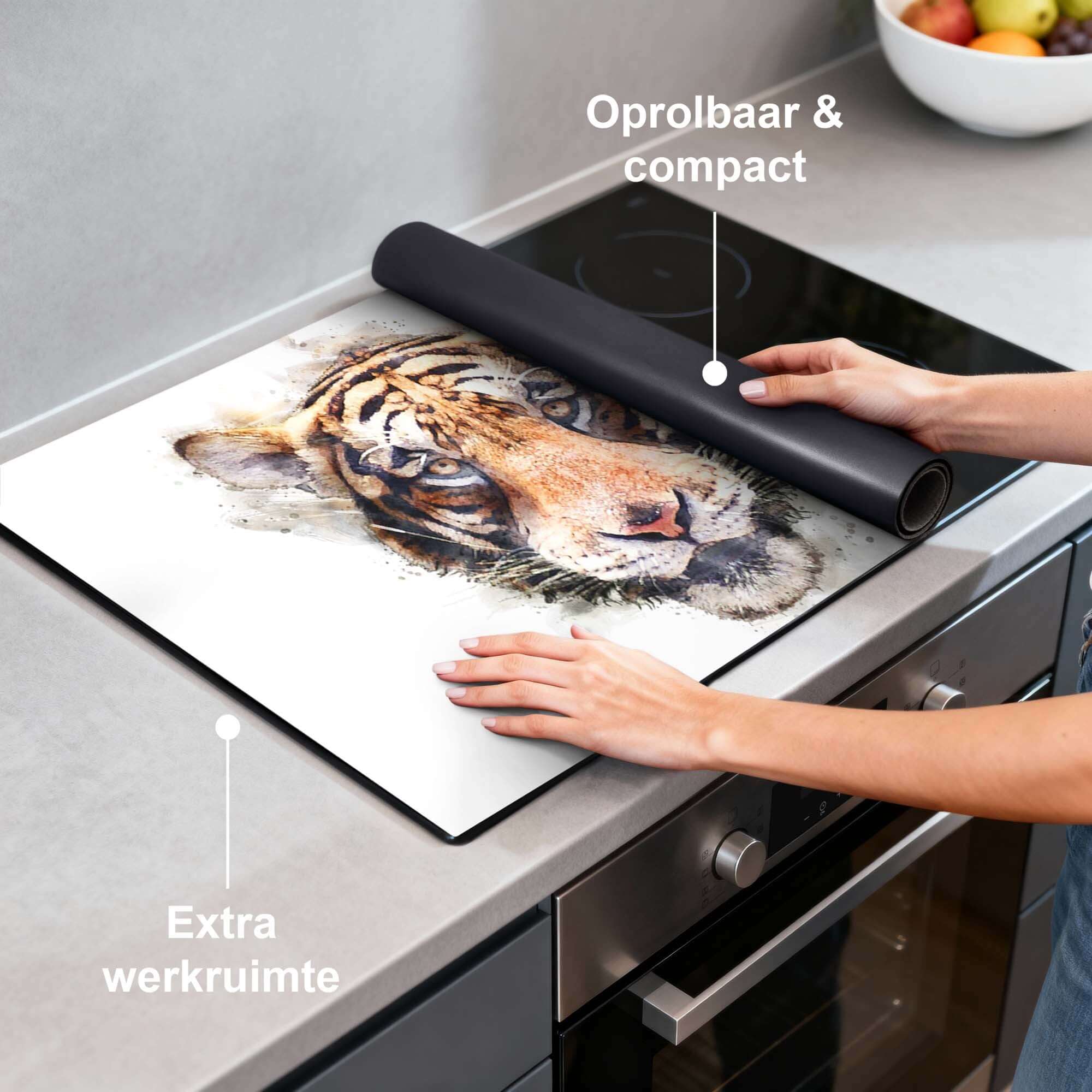 Majestic Tiger - Inductie Beschermer op keukenblad, met tijgerkop aquarel, rolbaar en compact ontwerp.