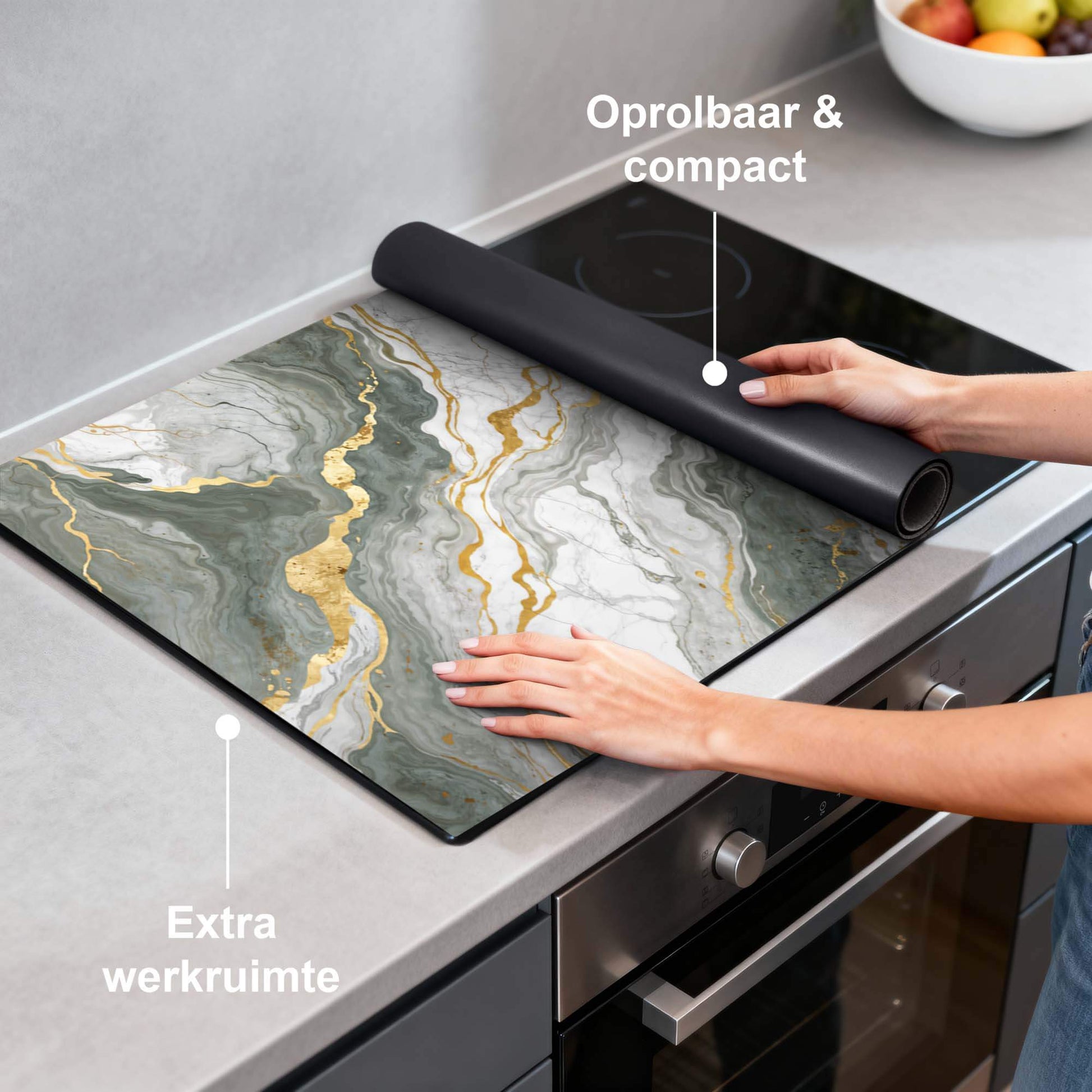 Luxurious Marble Green – Inductie Beschermer op een kookplaat, stijlvol en praktisch design voor extra werkruimte.