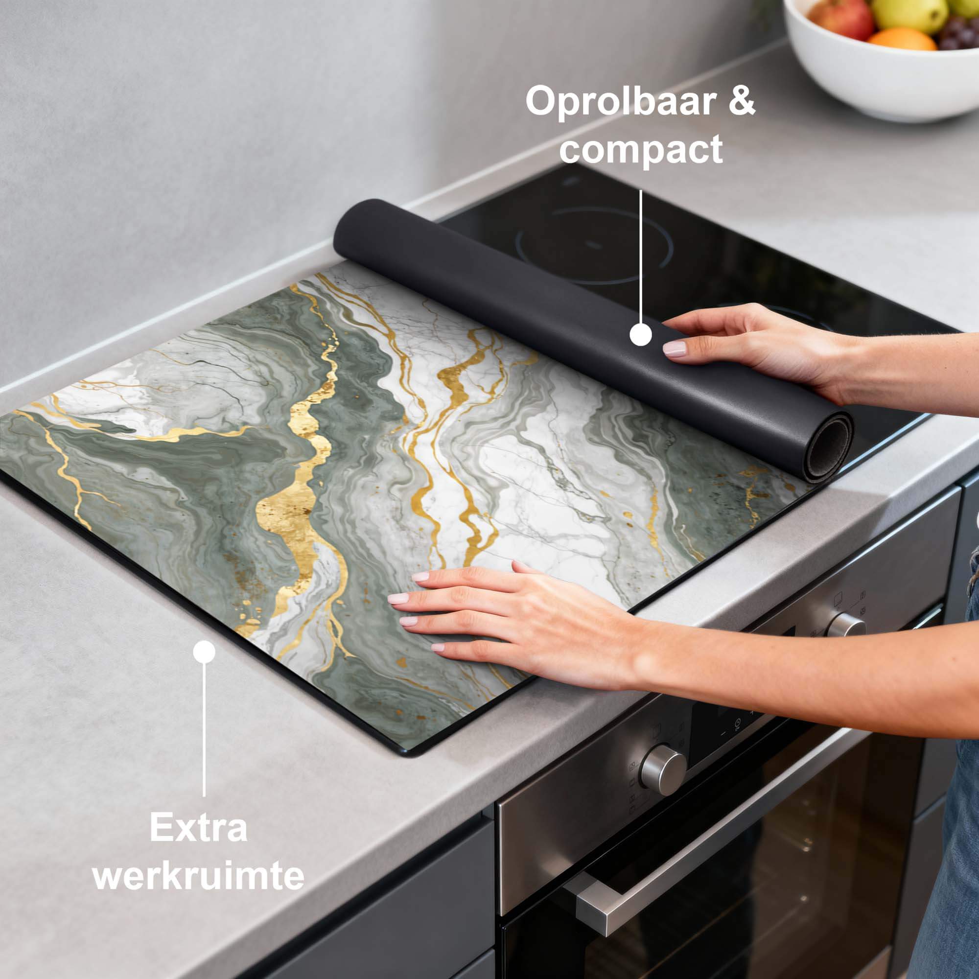 Luxurious Marble Green – Inductie Beschermer op een kookplaat, stijlvol en praktisch design voor extra werkruimte.