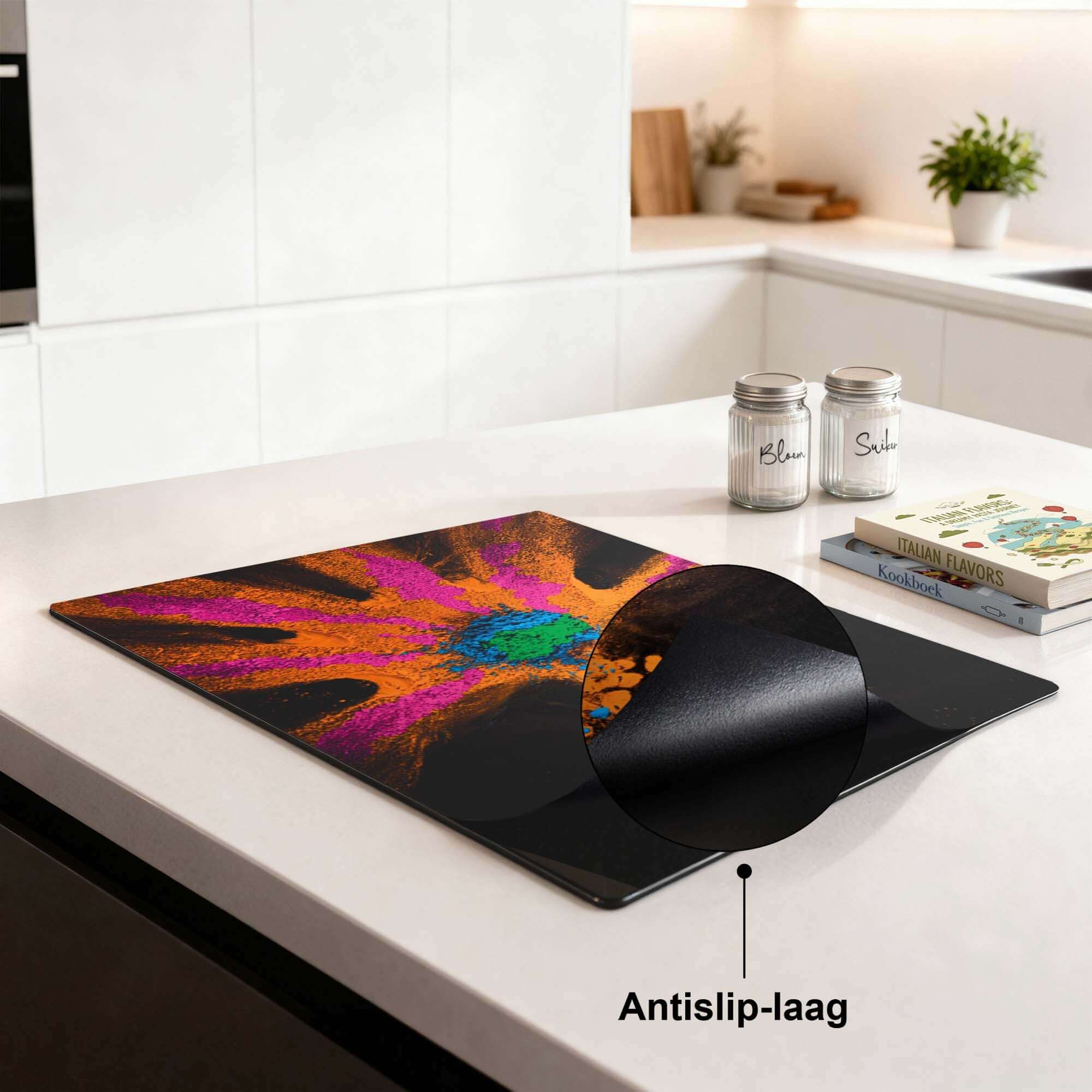 Color Bust - Inductie Beschermer met antislip-laag op moderne keukenoppervlak