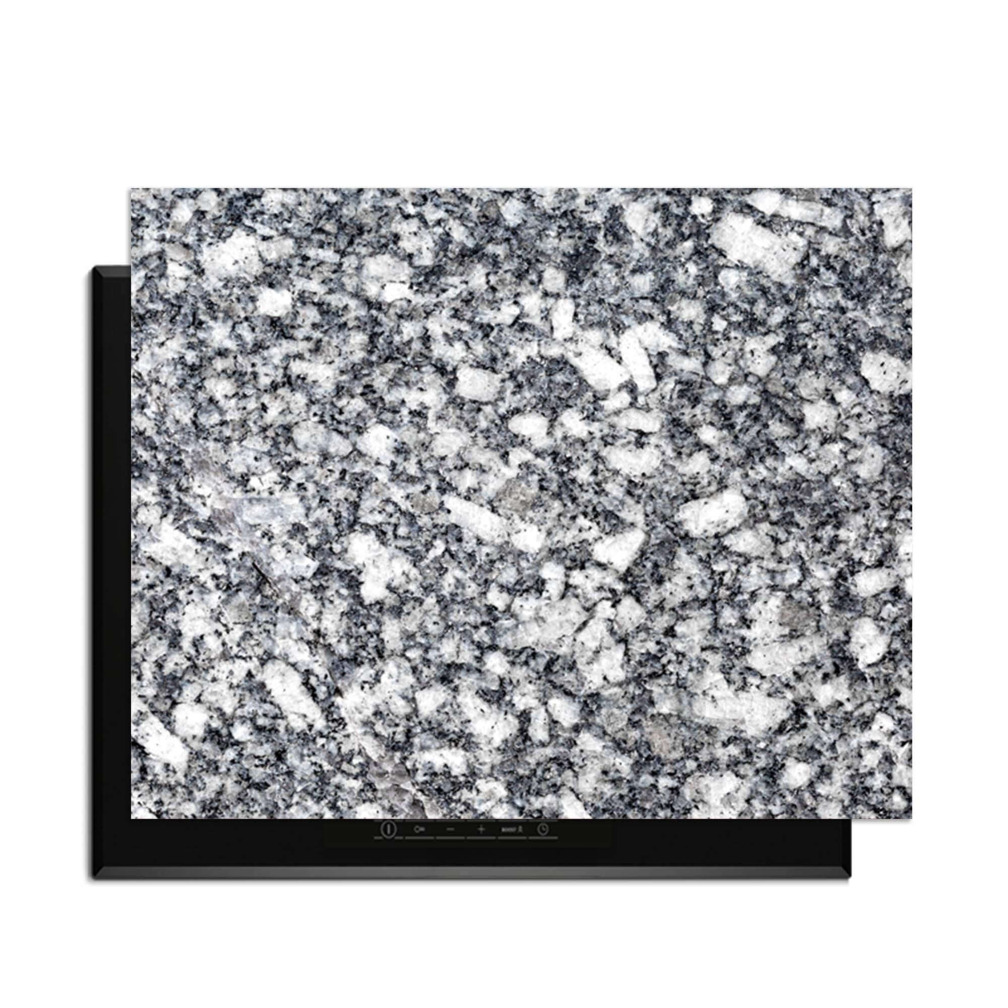 Midnight Granite - Inductie Beschermer op een inductiekookplaat met een luxe granietstructuur.