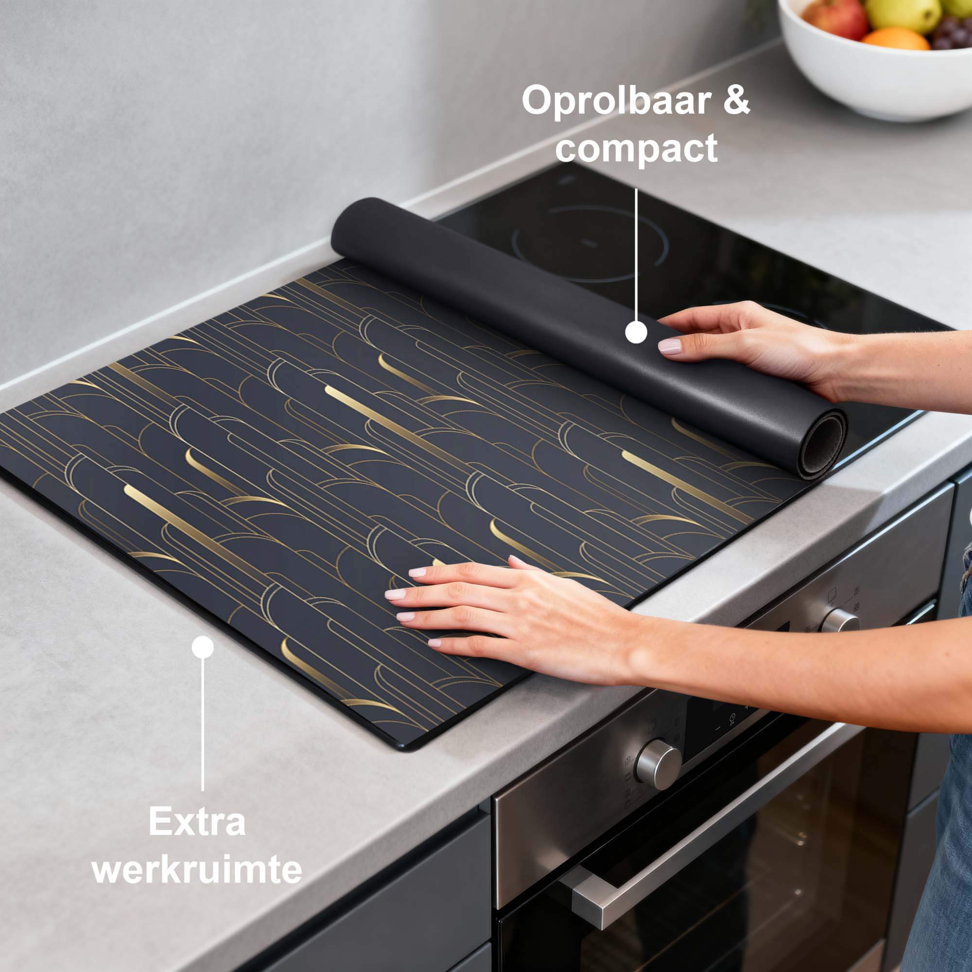 Art Deco Lines – Inductie Beschermer op een kookplaat met elegant geometrisch patroon.