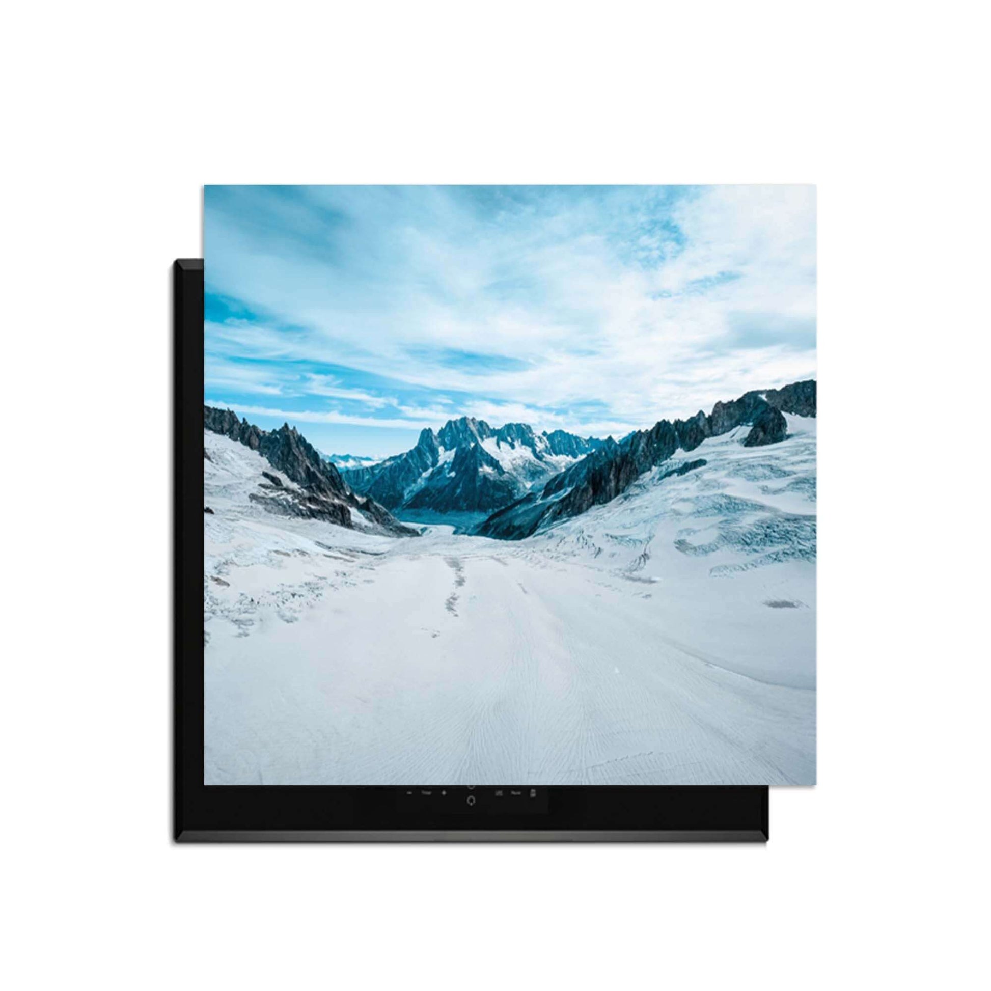 Frozen Peaks - Induktionsschutz mit einem ruhigen Bild von schneebedeckten Berggipfeln