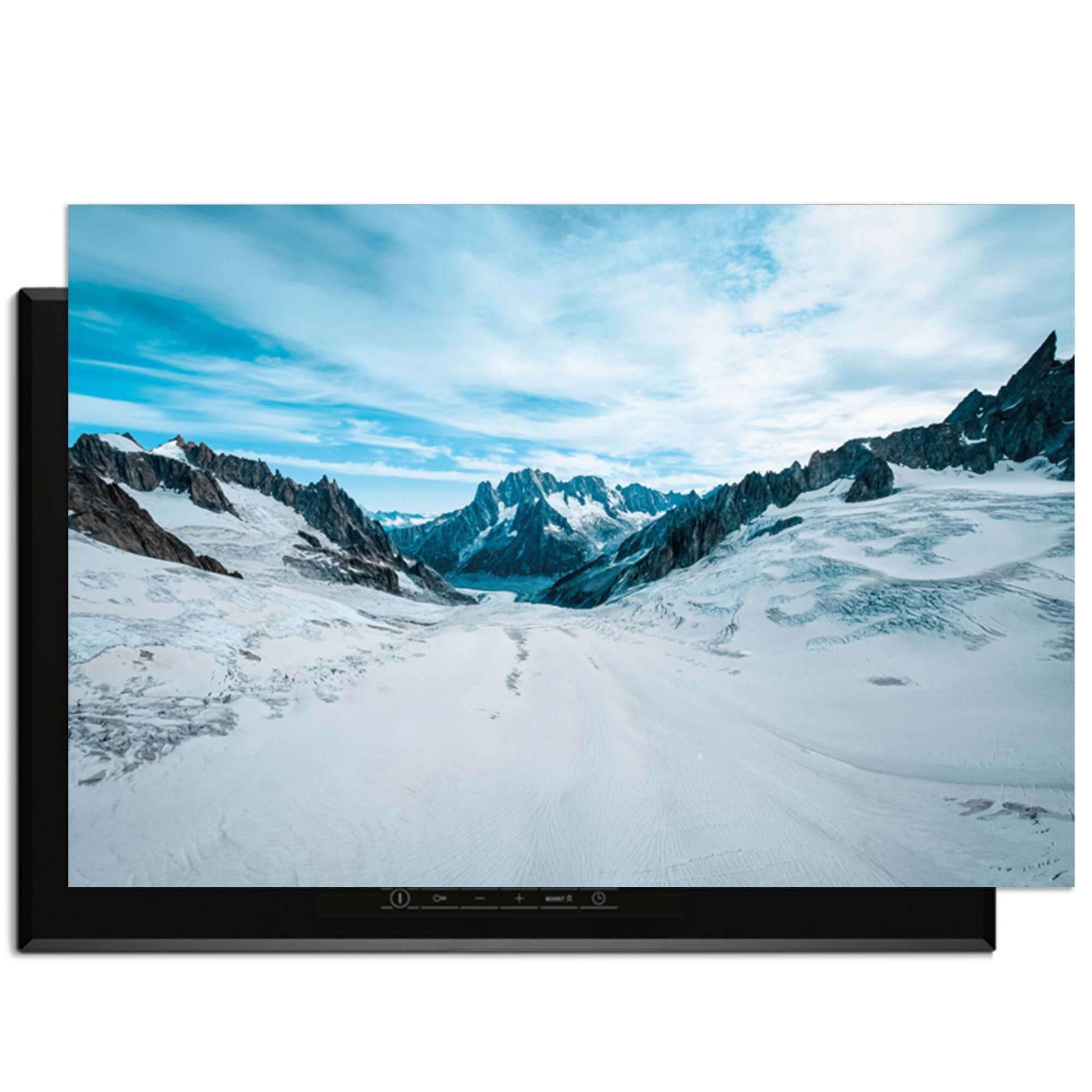 Frozen Peaks - Induktionsschutz mit einem heiteren Bild von verschneiten Bergen in der Küche.