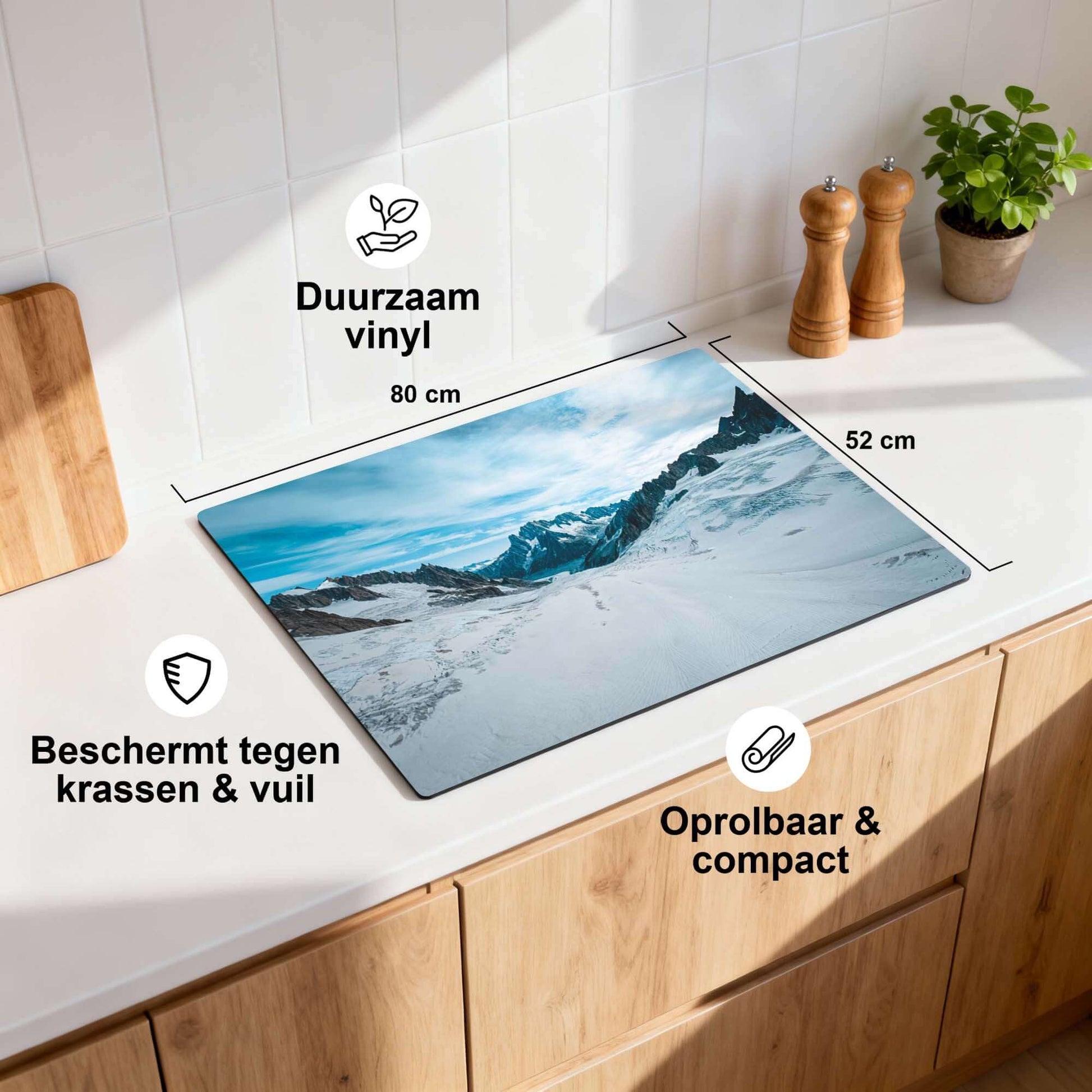 Frozen Peaks - Induktionsschutz auf einer Küchenoberfläche mit heiteren Berggipfeln.