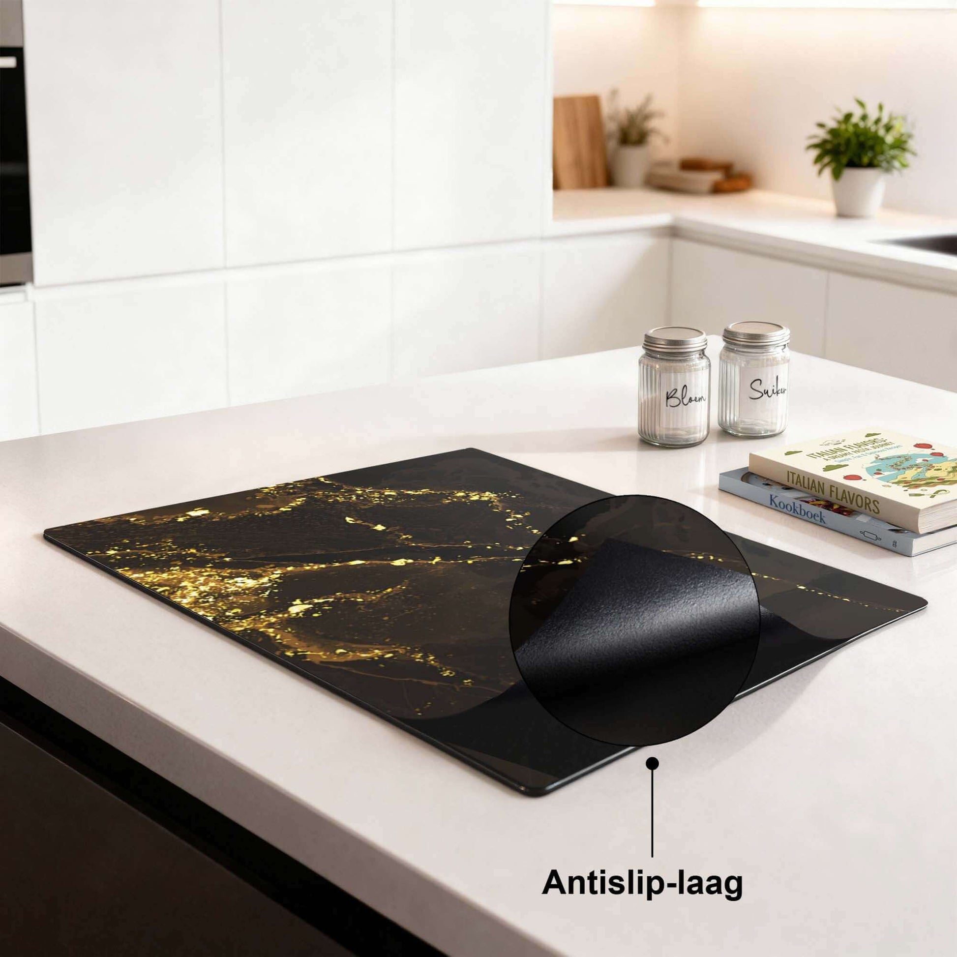 Gilded Marble – Inductie Beschermer met antislip-laag, stijlvolle marmerlook met gouden aders voor luxe keuken.