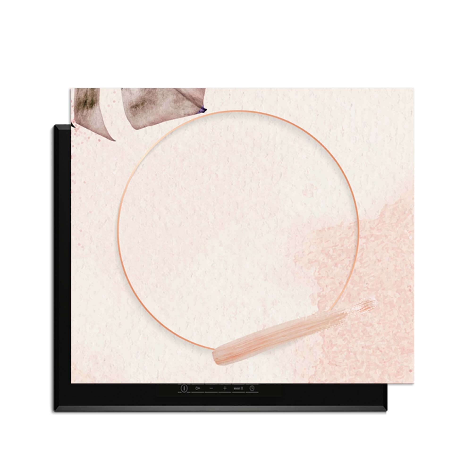 Soft Harmony - Inductie Beschermer met een minimalistisch design in zachte nude tinten op een inductie kookplaat.