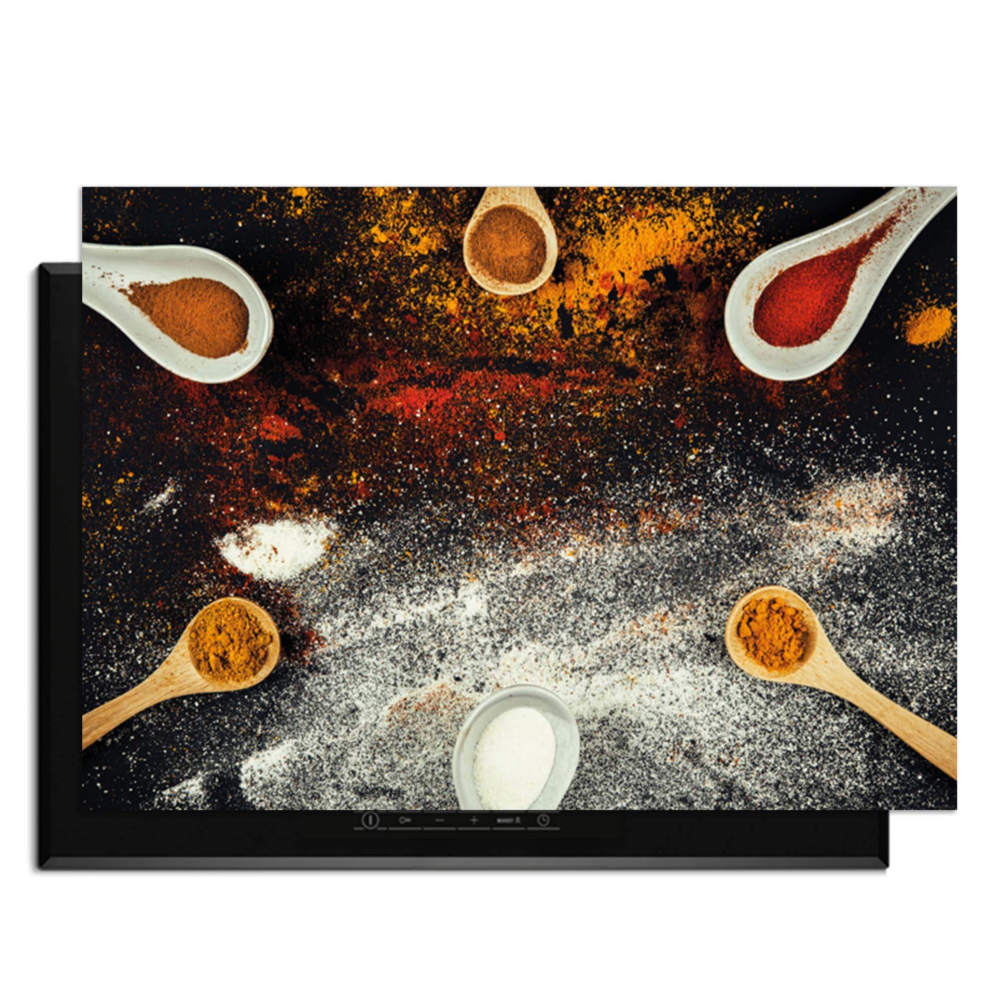 Spice Fusion – Inductie Beschermer met kleurrijke specerijen en houten lepels voor een stijlvolle keuken.