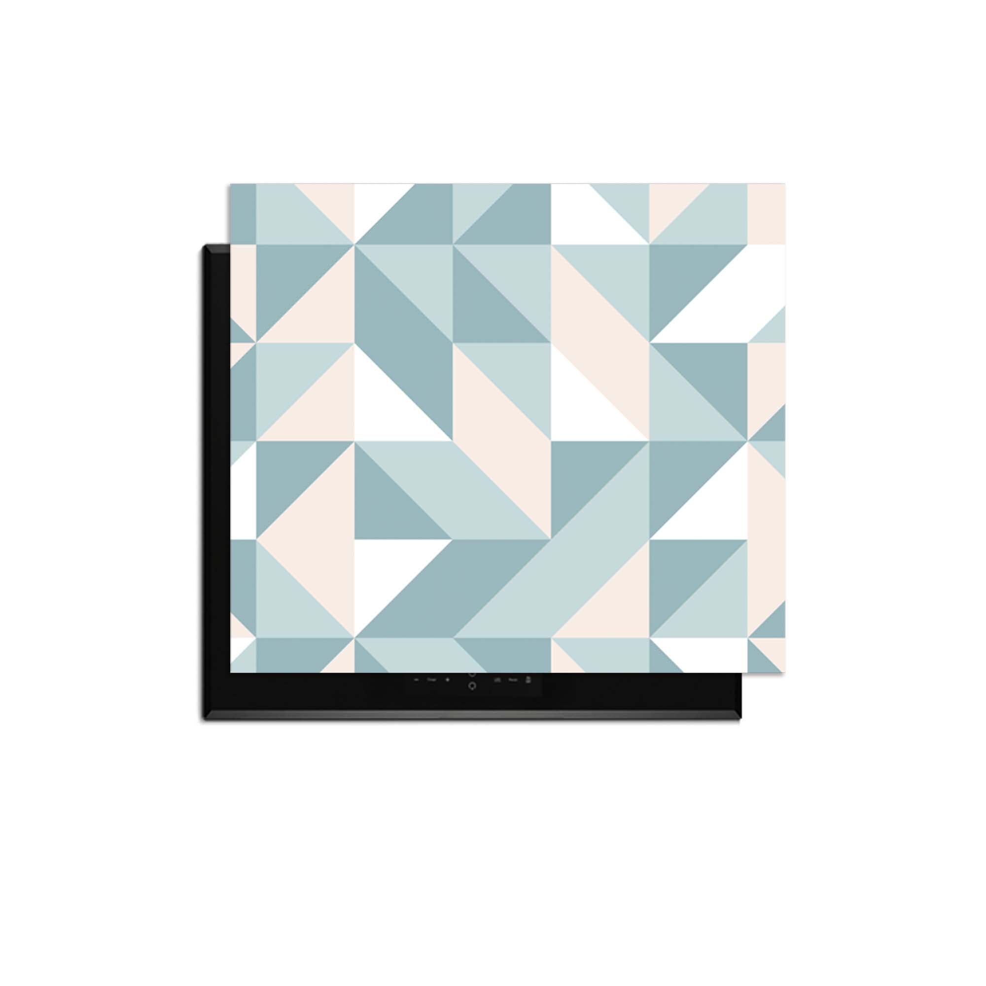 Pastel Triangles – Inductie Beschermer met geometrisch patroon in pastelkleuren voor een moderne keuken.