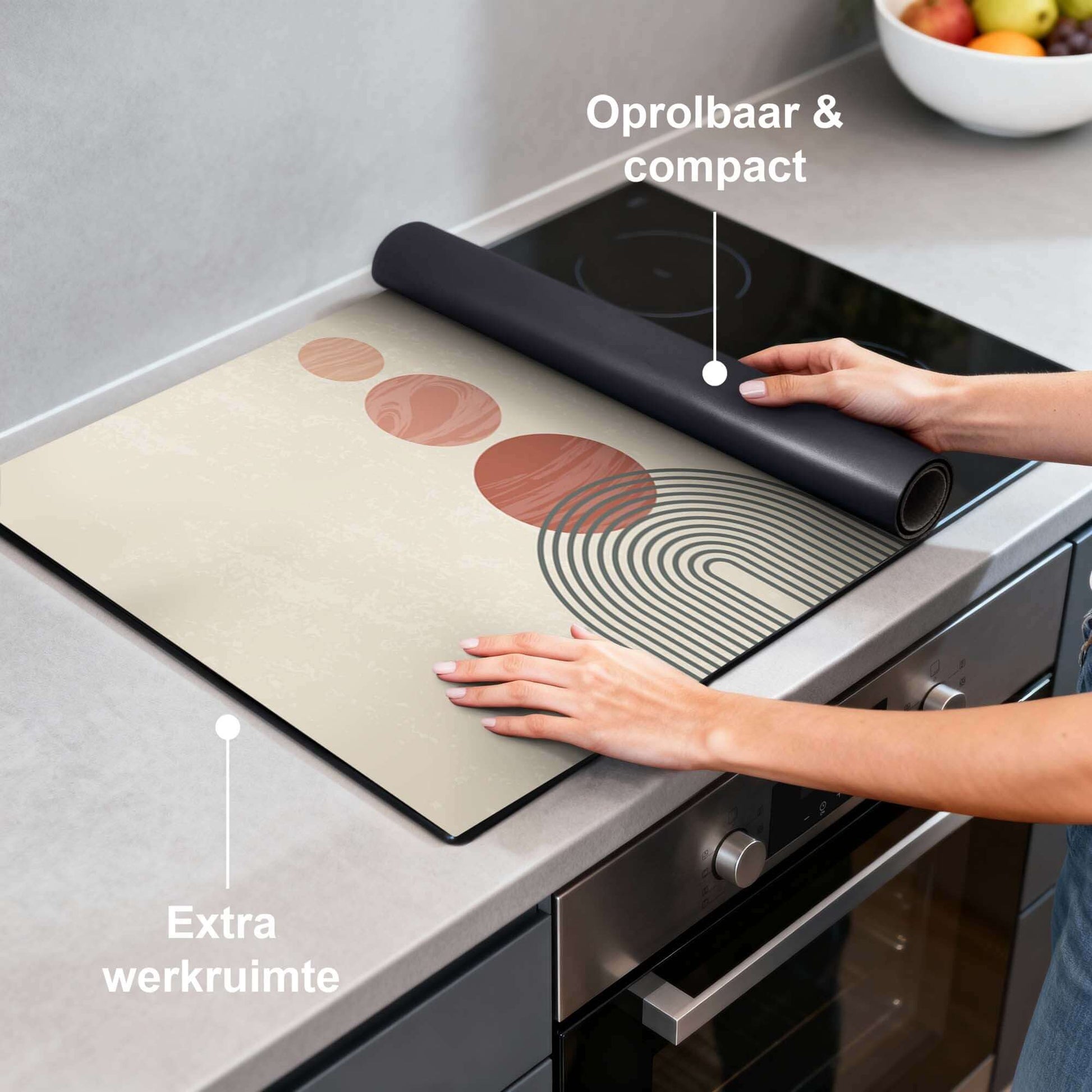Zen Circles – Japandi Inductie Beschermer met grafische cirkels op een moderne keukenoppervlak.