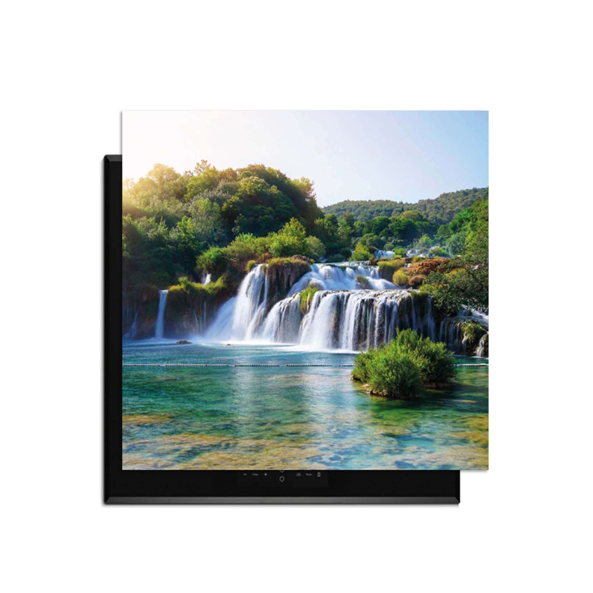 Whispering Falls – Inductie Beschermer met een serene waterval in een groene oase voor je keuken.