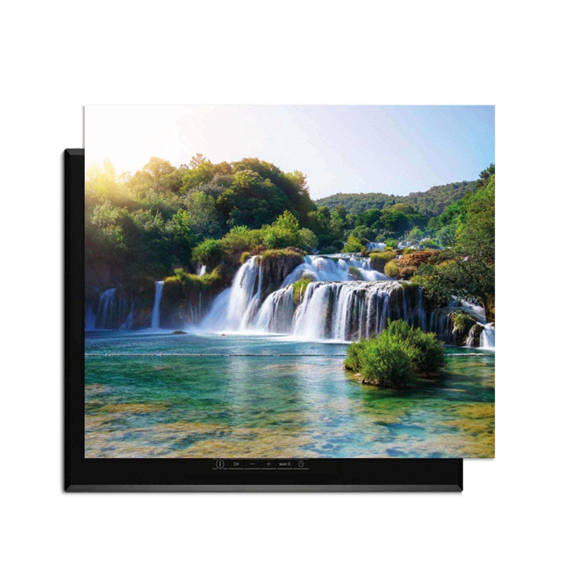 Whispering Falls – Inductie Beschermer met een serene waterval in een groene oase voor een rustgevende keuken.