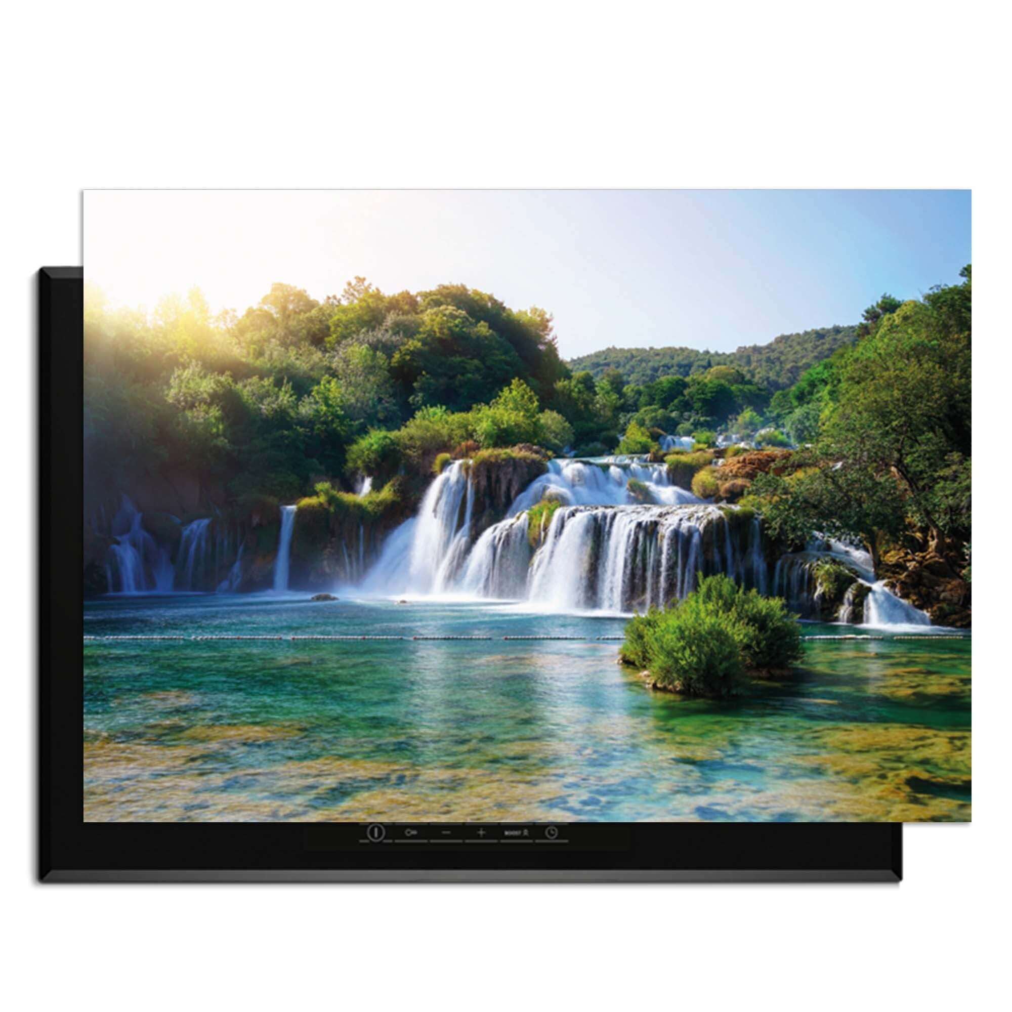 Whispering Falls – Inductie Beschermer met betoverende waterval en groene oase.