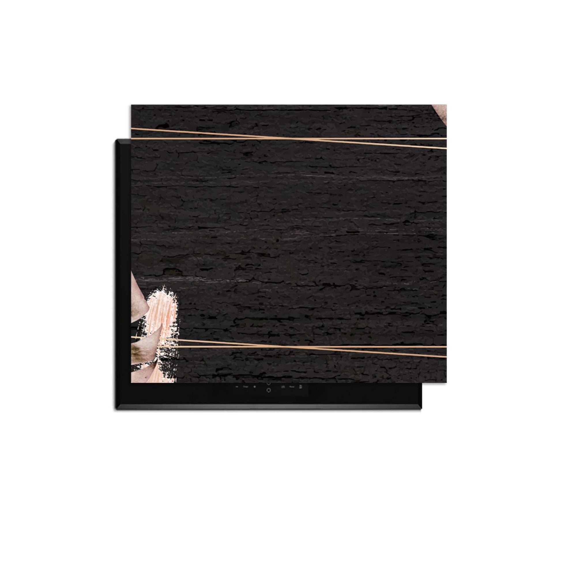 Midnight Leaves - Inductie Beschermer met zwarte achtergrond, beige bladeren en gouden accenten.