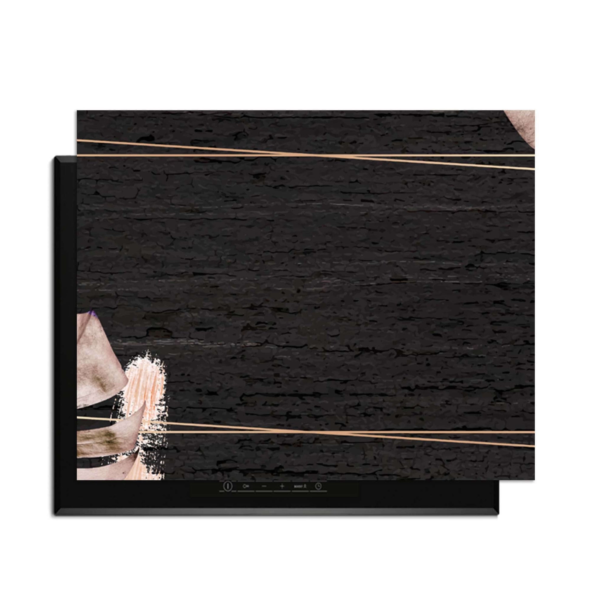Midnight Leaves - Inductie Beschermer met zwarte achtergrond, beige bladeren en gouden accenten voor luxe kookplaatbescherming.