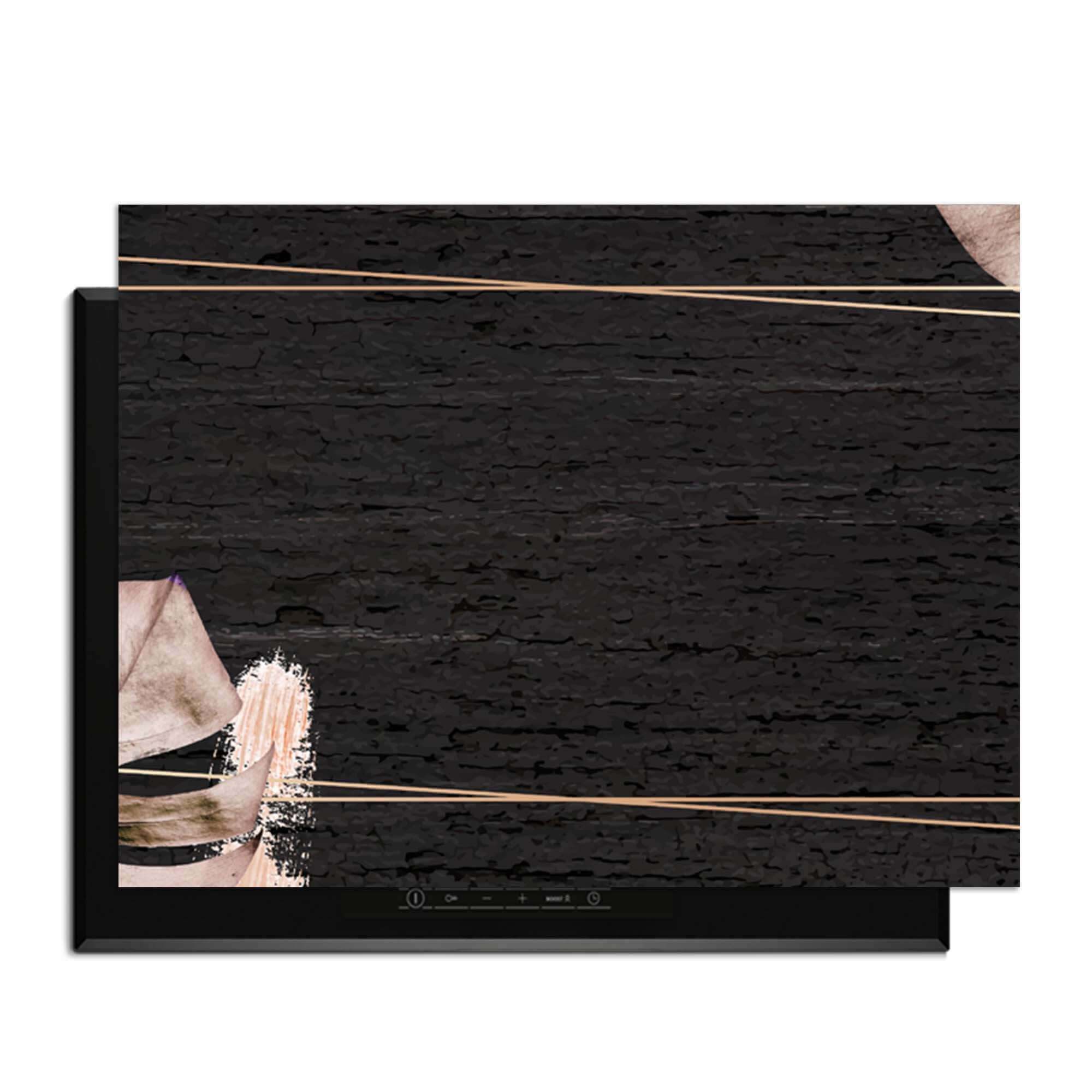 Midnight Leaves - Inductie Beschermer met zwarte achtergrond en beige bladeren en gouden accenten.