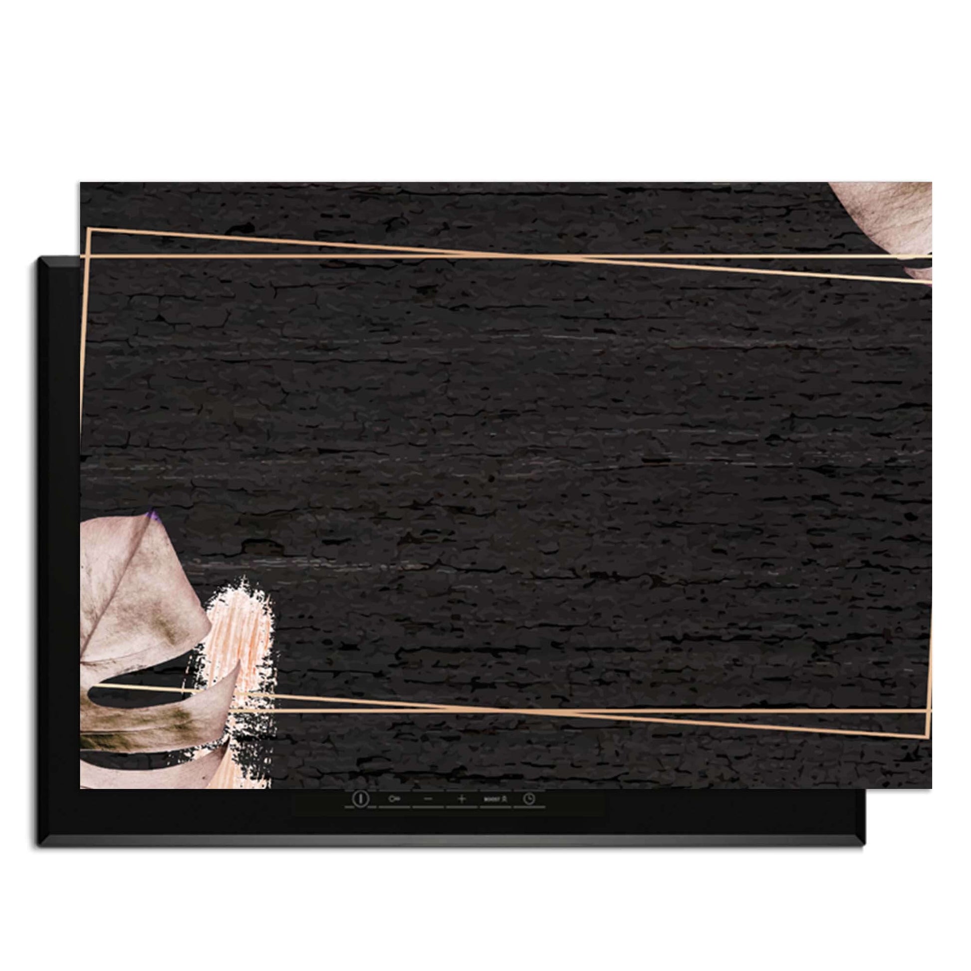 Midnight Leaves - Inductie Beschermer met zwarte achtergrond, beige bladeren en gouden accenten.