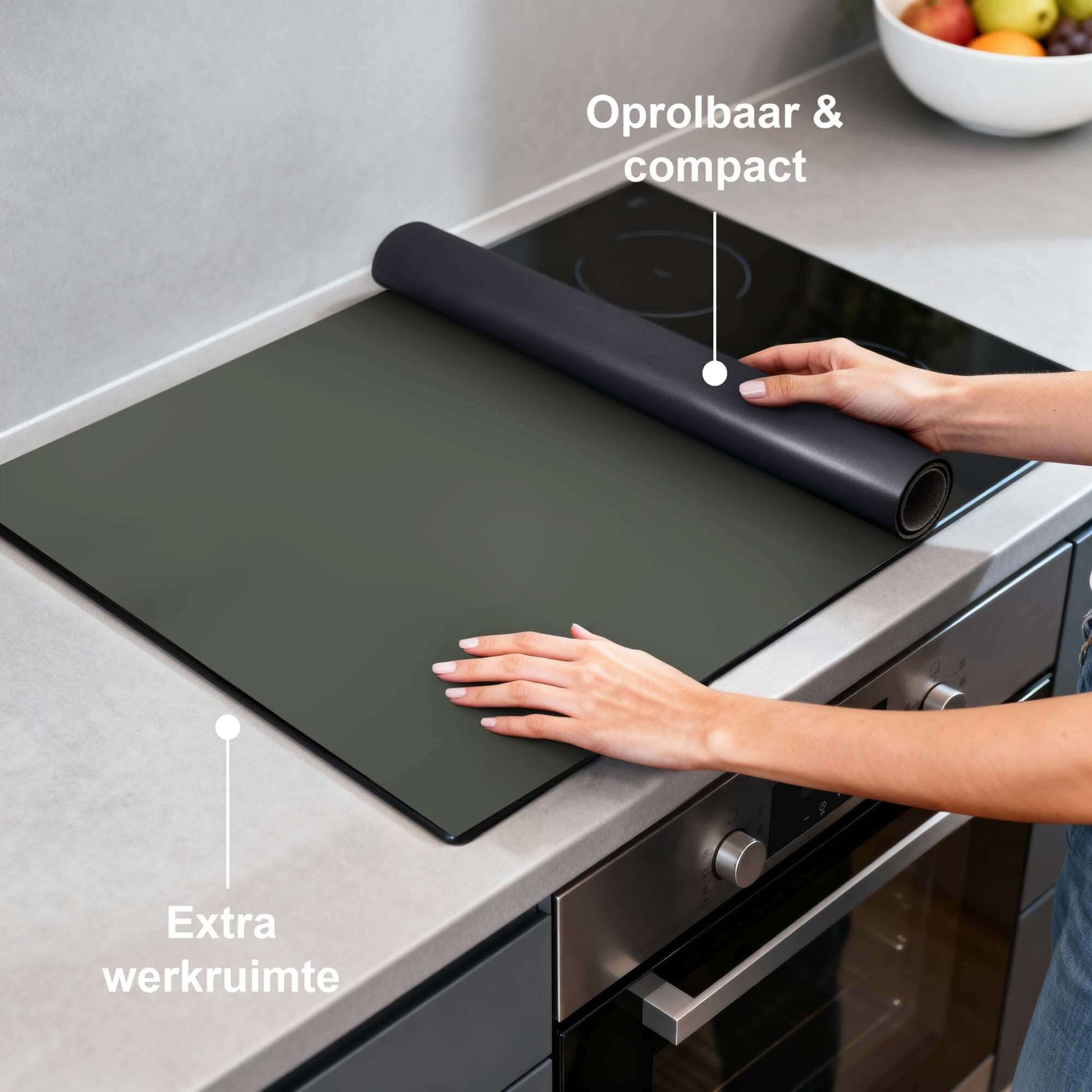 Climbing Ivy - Induktionsschutz auf einem modernen Induktionskochfeld, stilvoll und funktionell mit zusätzlicher Arbeitsfläche.