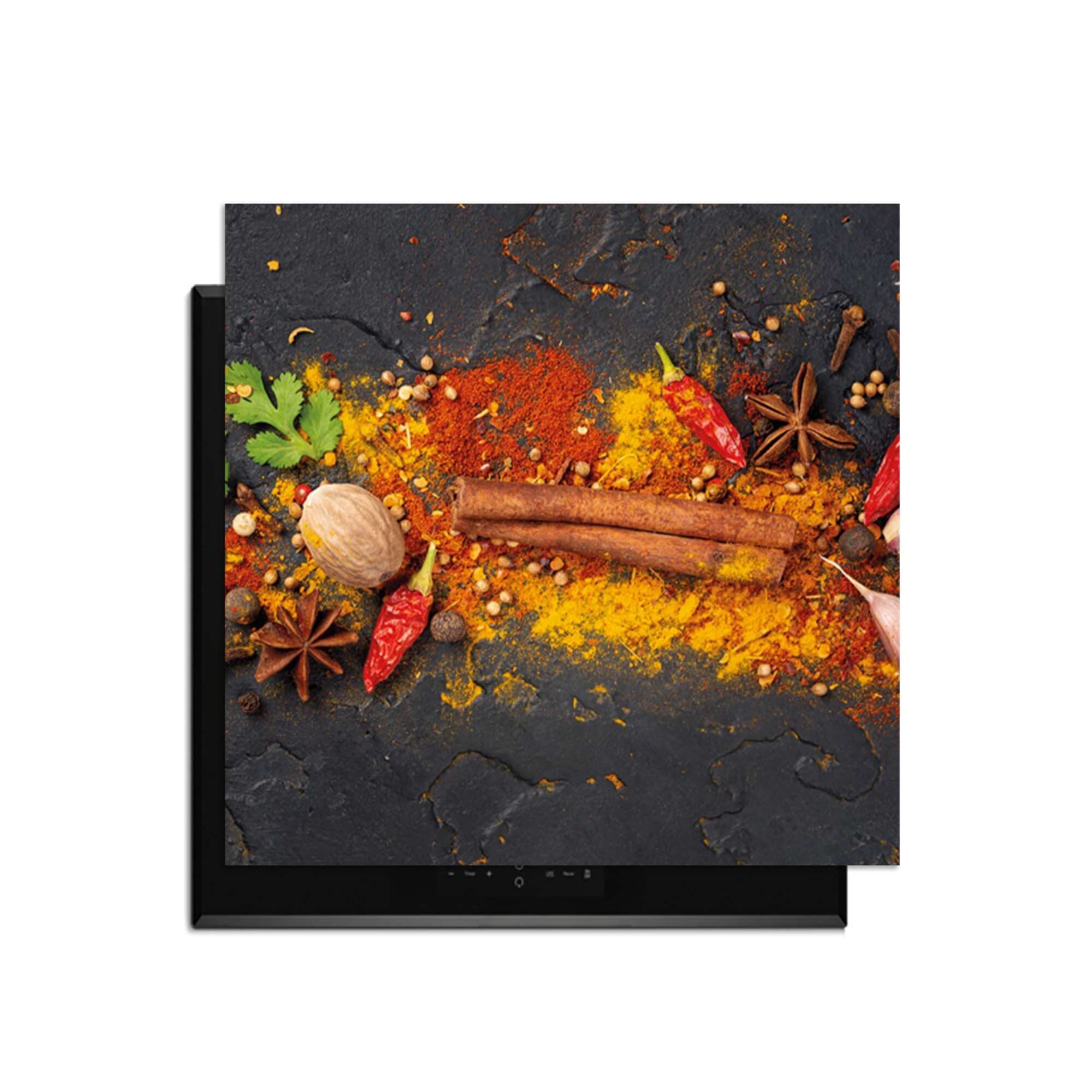 Spice Canvas – Inductie Beschermer met kleurrijk kruidenmotief en antraciete achtergrond.