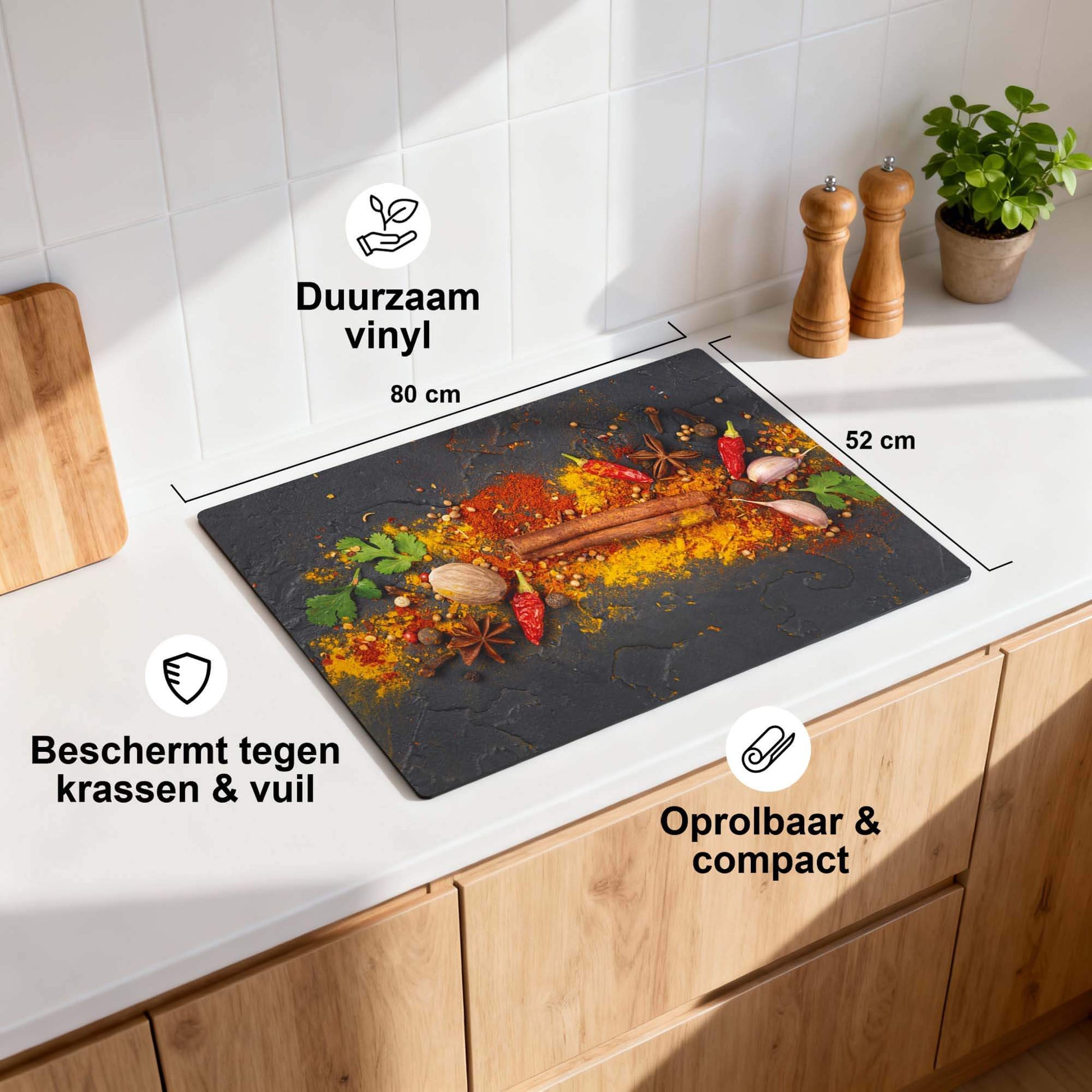 Spice Canvas – Inductie Beschermer op een keukenblad, kleurrijk kruidenmotief op antraciete achtergrond.