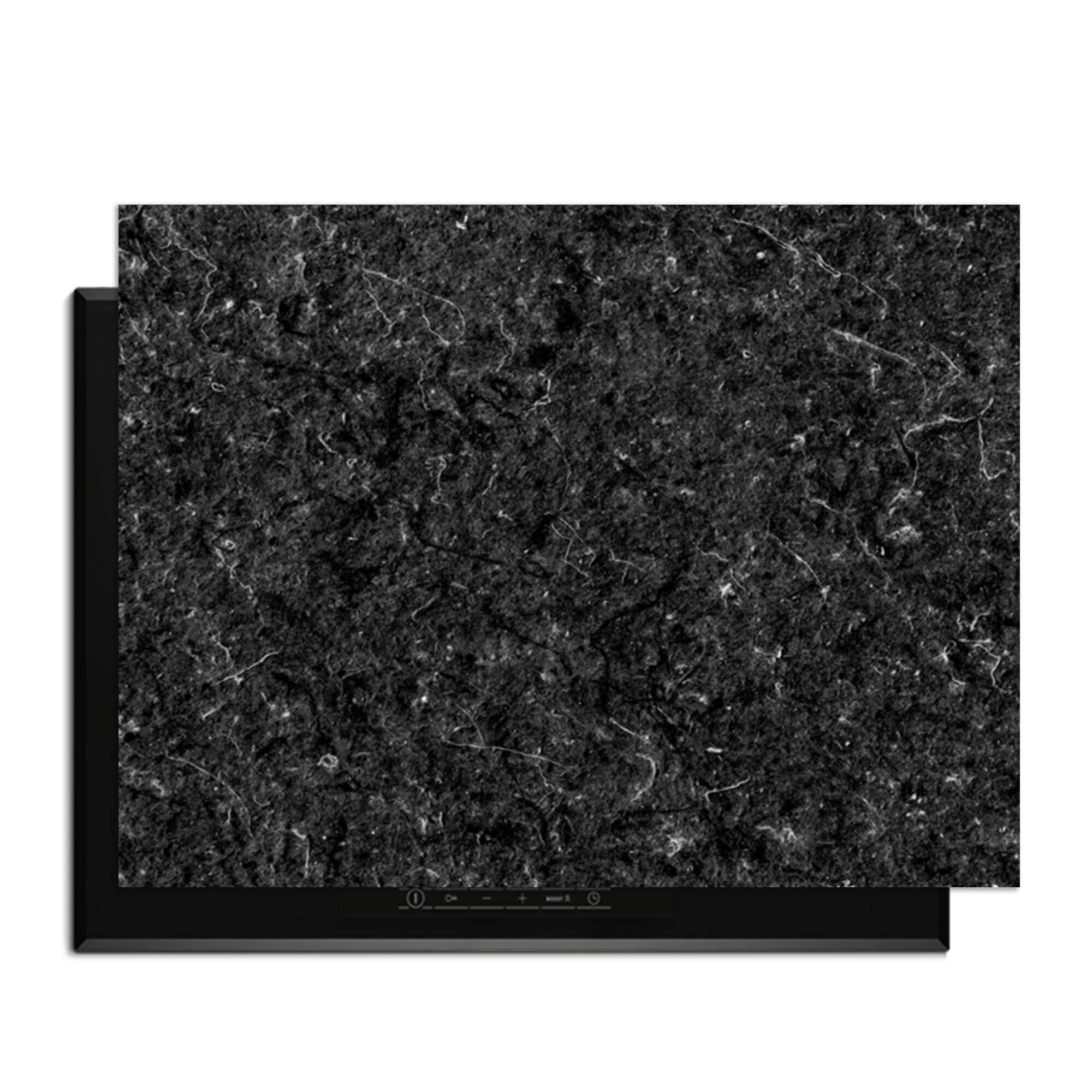 Nero Marble - Inductie Beschermer op een kookplaat, luxe en beschermend ontwerp tegen krassen.