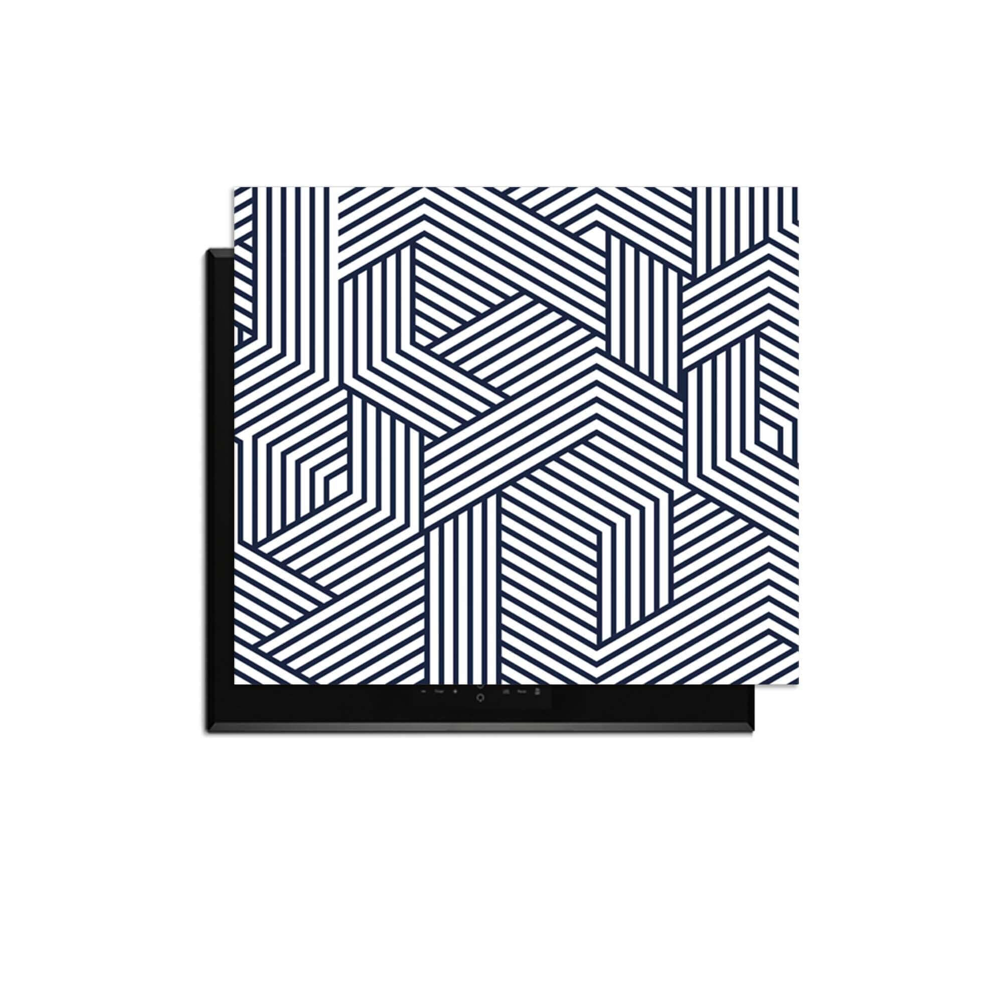 Linear Labyrinth – Inductie Beschermer met geometrisch zwart-wit lijnpatroon voor een moderne keuken.