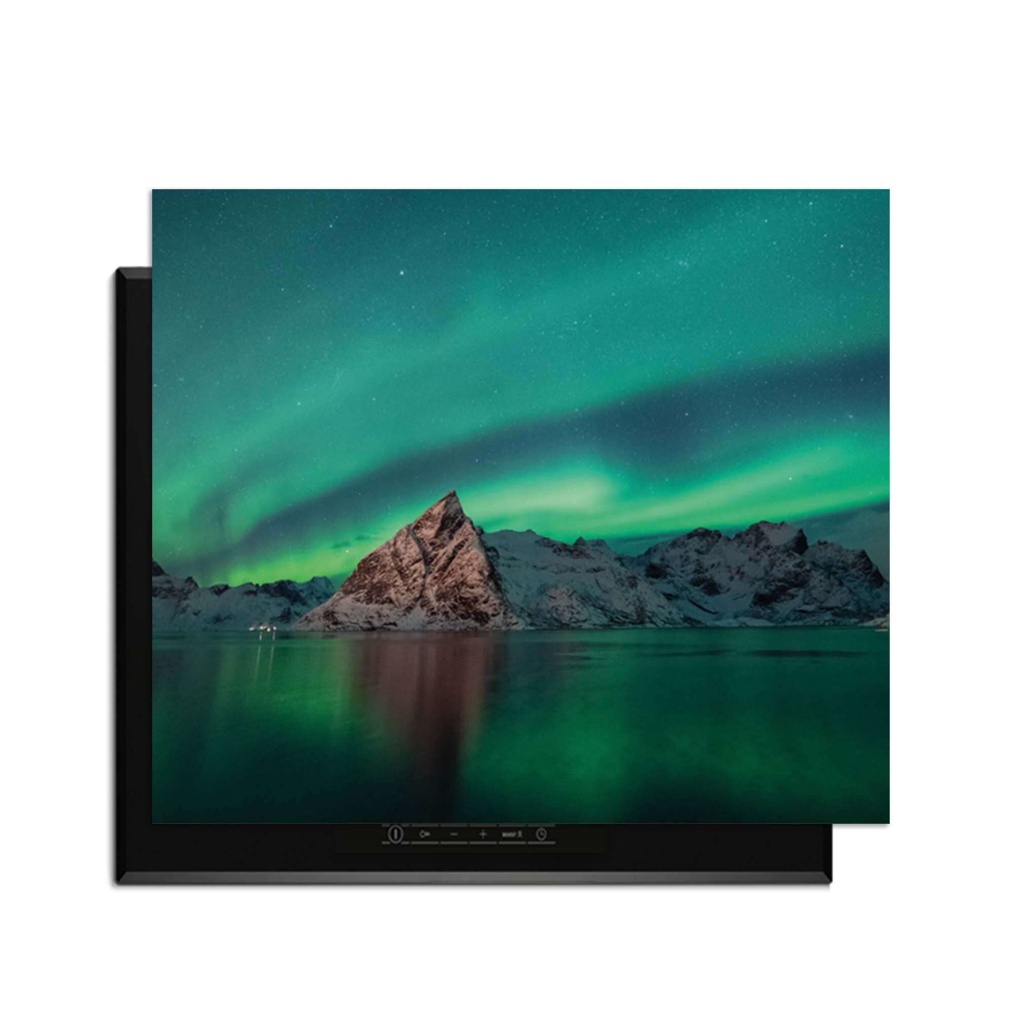 Arctic Aurora – Inductie Beschermer met het noorderlicht boven een berglandschap.