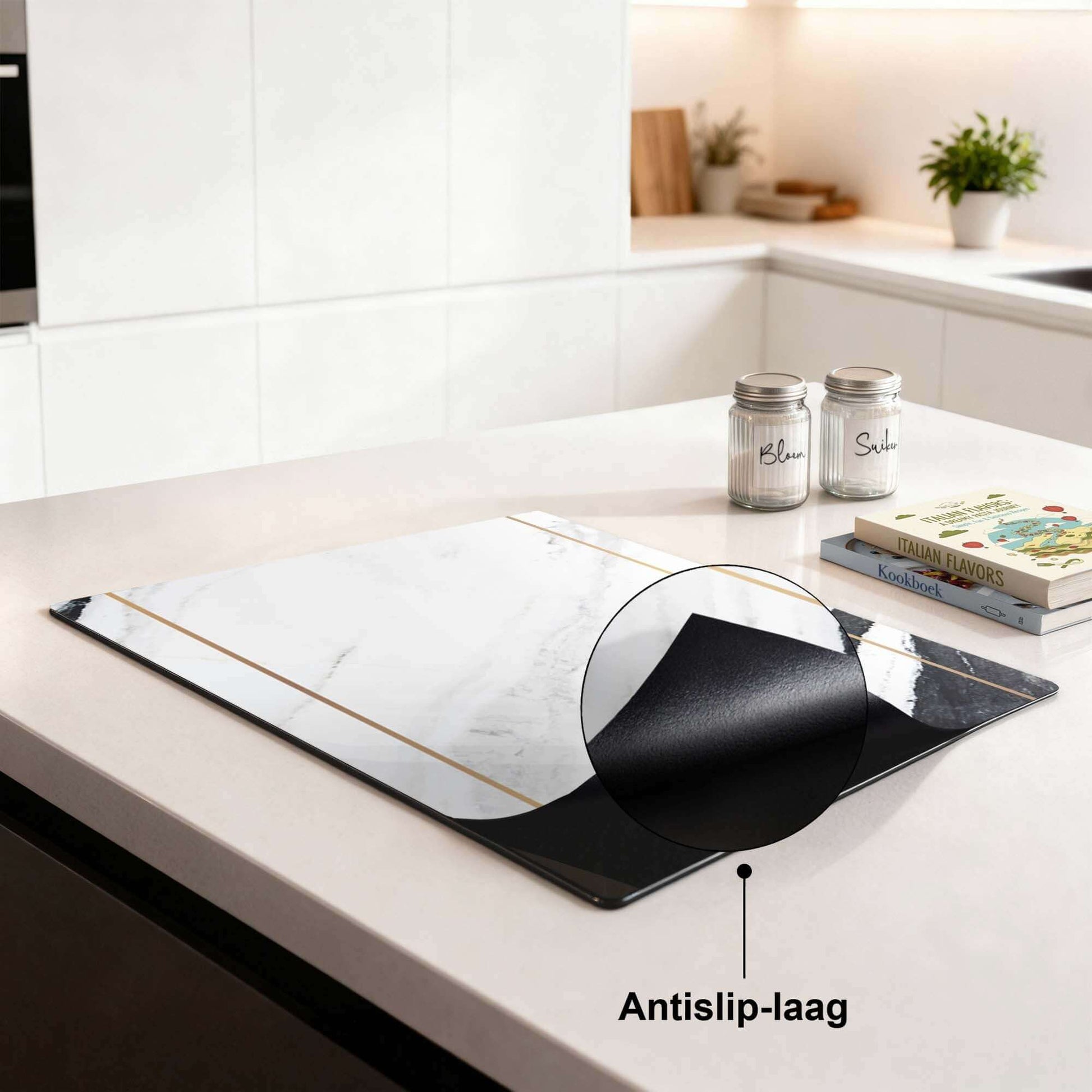 Marble Modern - Inductie Beschermer met antislip-laag en marmerdesign voor moderne keukens.
