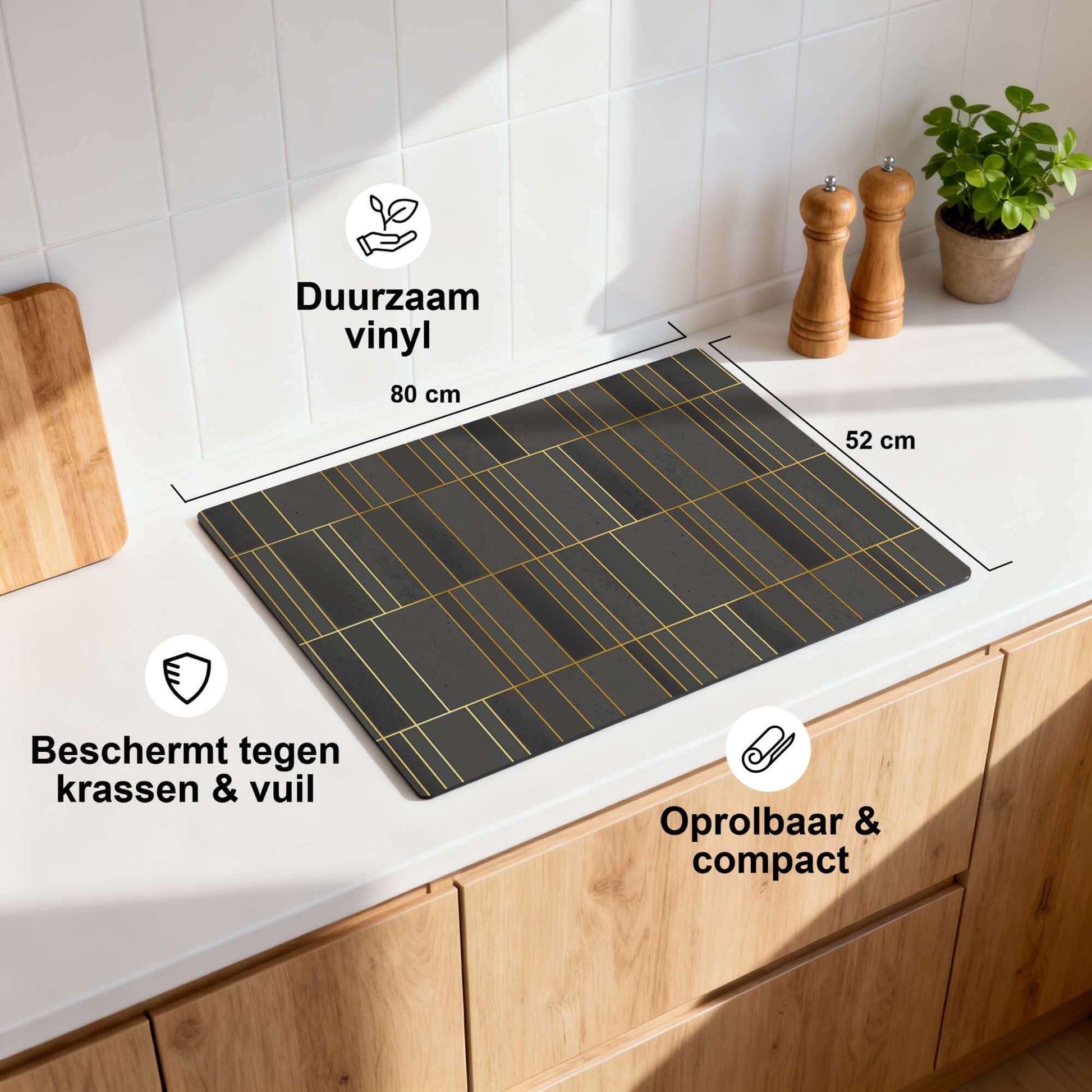 Midnight Grid – Inductie Beschermer op een keukenblad met duurzaam vinyl, beschermt tegen krassen en vuil.