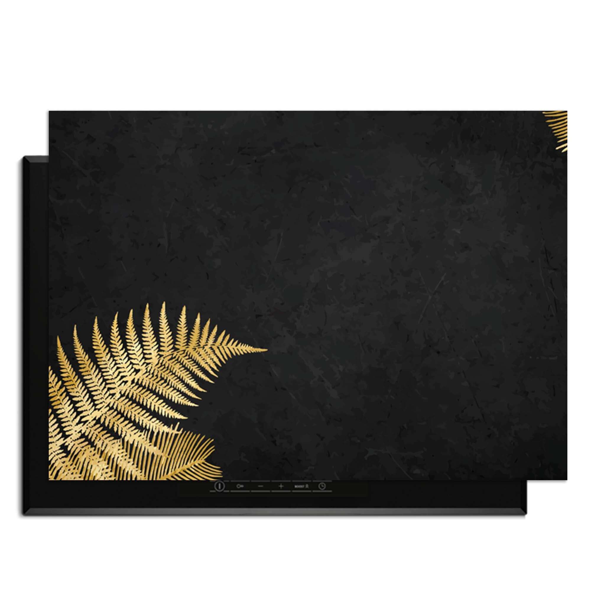Golden Fern Touch – Inductie Beschermer met gouden varens op een zwarte achtergrond.