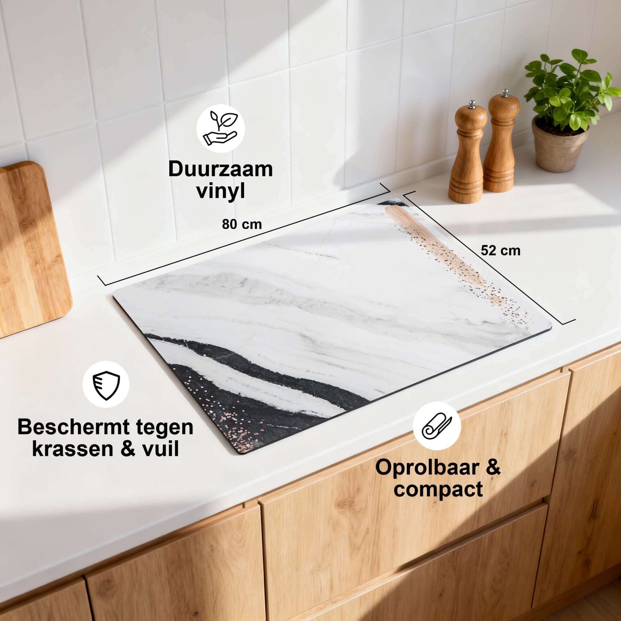 Marble Blush - Inductie Beschermer met duurzaam vinyl, beschermt tegen krassen en vuil in luxe keuken.