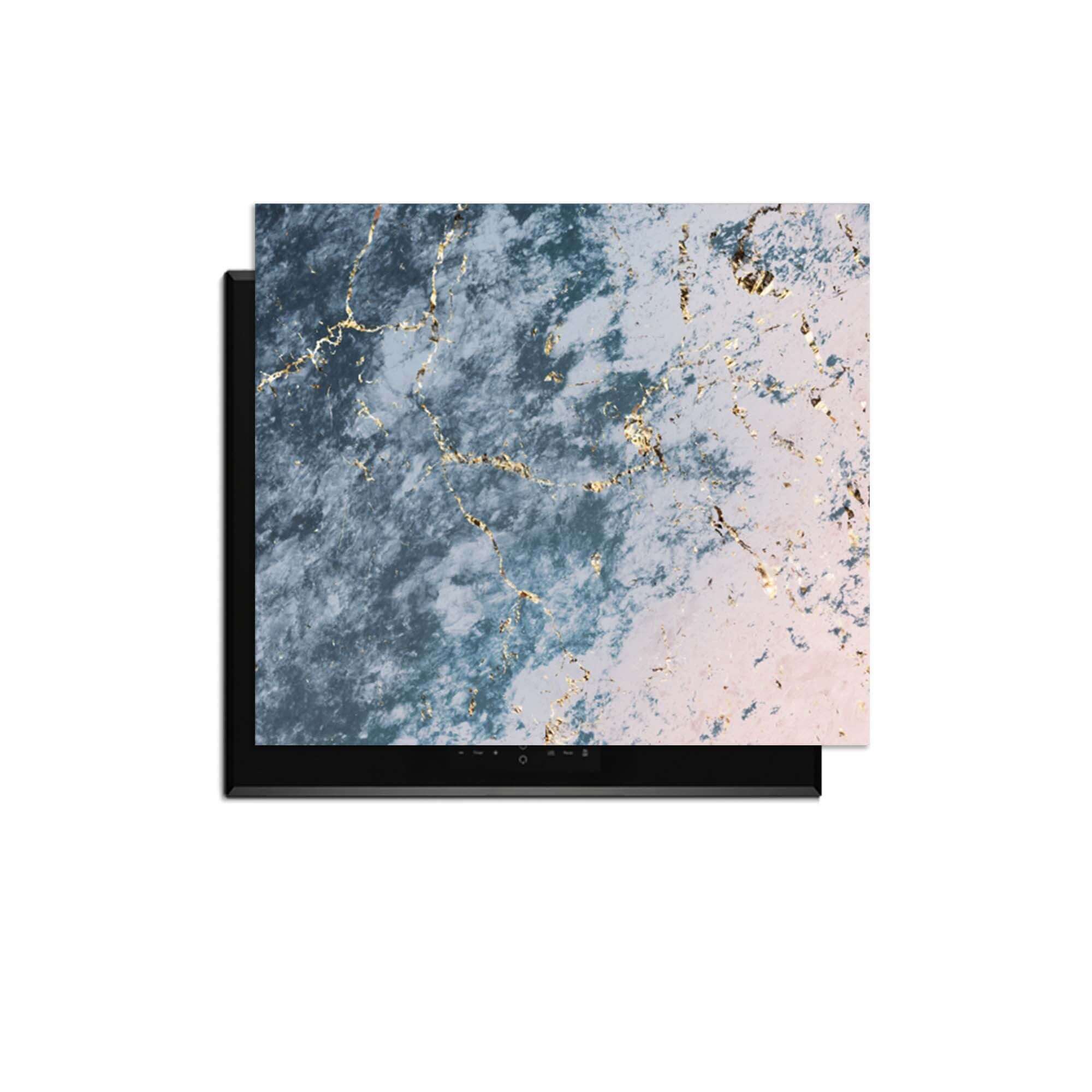 Elegant Ocean Marble - Induktionsschutz mit luxuriösem Marmormuster in Blau und Rosa.