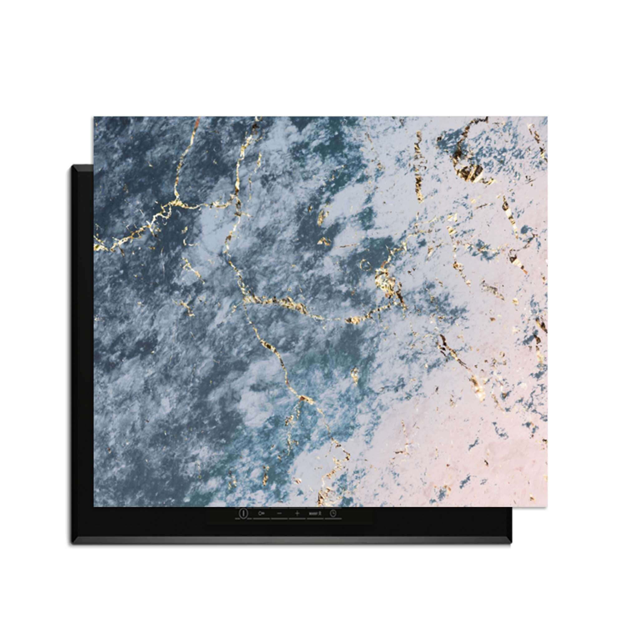Eleganter Ozeanmarmor - Induktionsschutz auf Induktionskochfeldern, luxuriöser Look mit blauen, rosa und goldenen Adern.