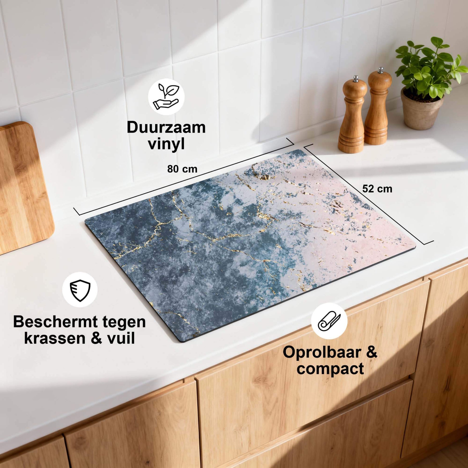 Elegantes Ocean Marble - Induction Protector auf einer Küchenarbeitsplatte, langlebig und stilvoll, schützt vor Kratzern und Schmutz.