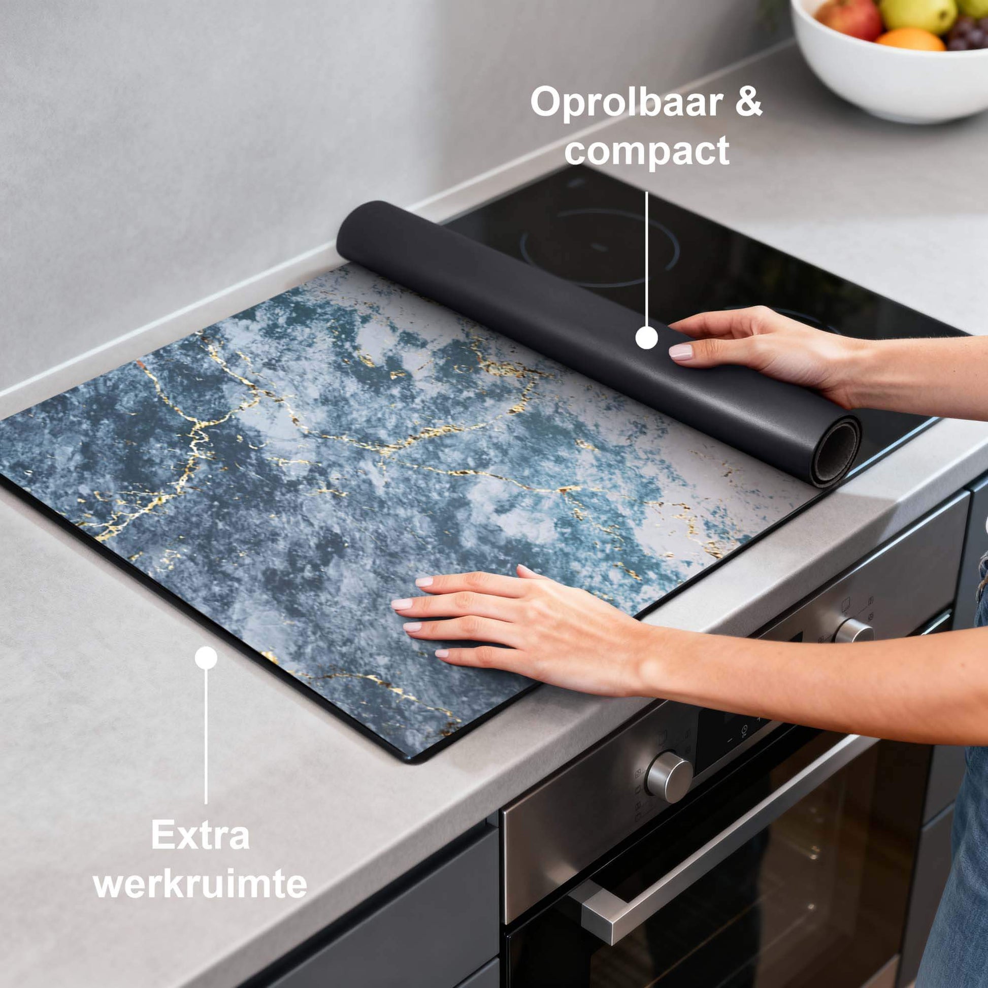 Elegantes Ocean Marble - Induction Protector auf einer Küchenarbeitsplatte für zusätzliche Arbeitsfläche und Schutz.