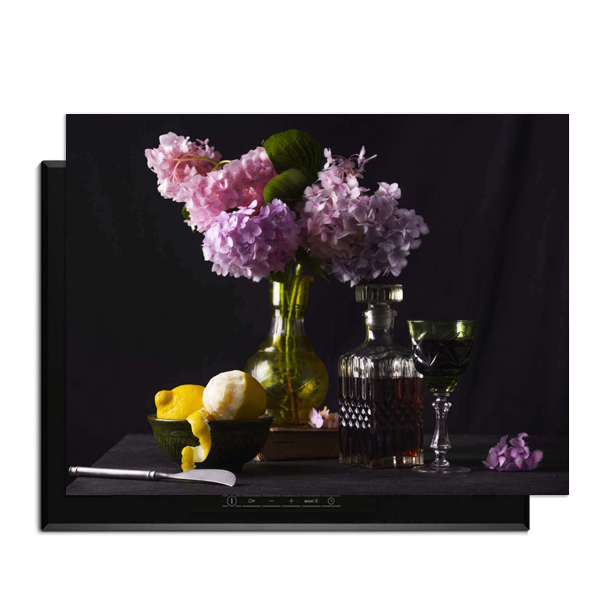 Baroque Bloom - Induktionsschutz mit Blumen, Früchten und einem eleganten Arrangement für die Küche.